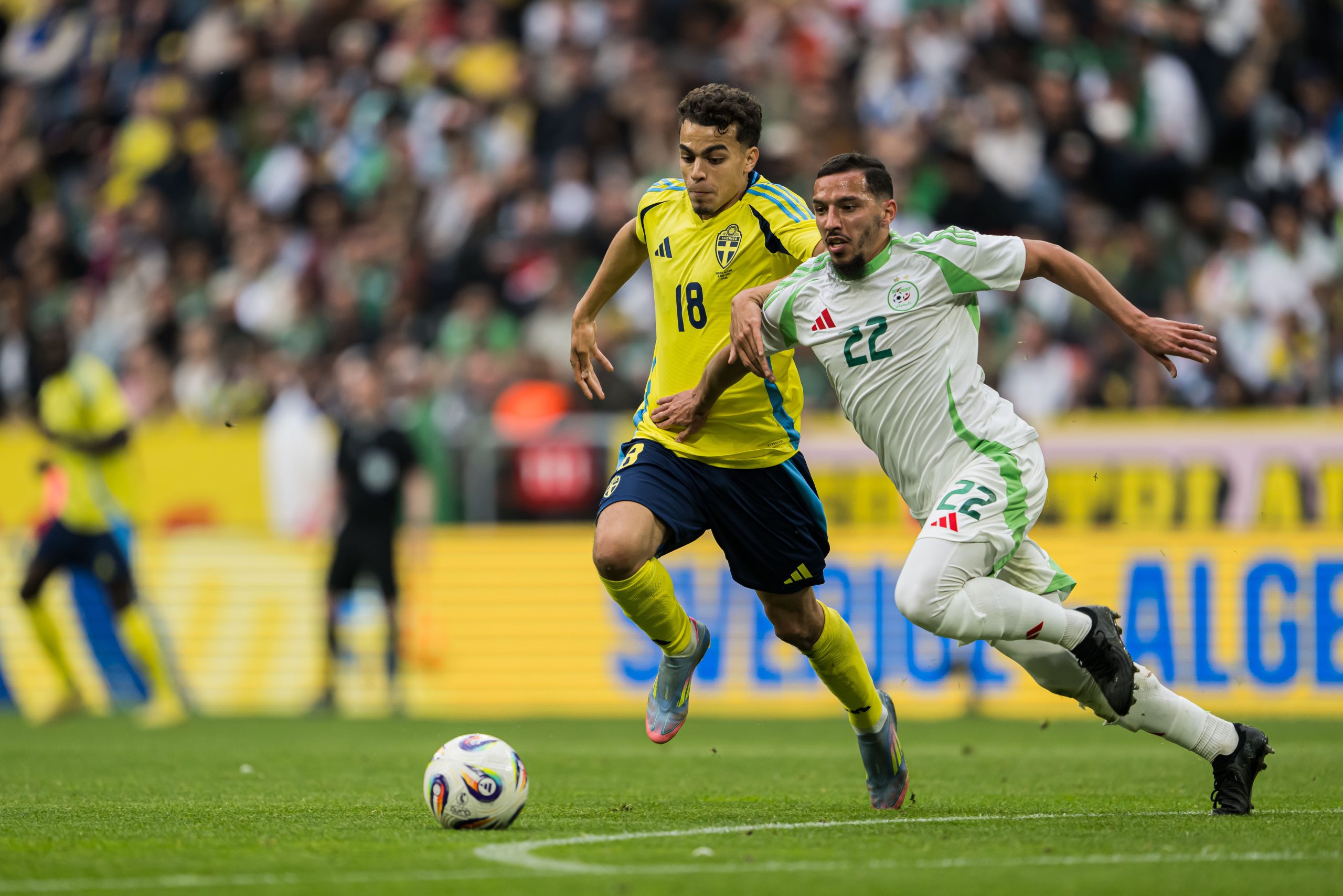 Ismaël Bennacer lors d'un match amical entre l'Algérie et la Suède.