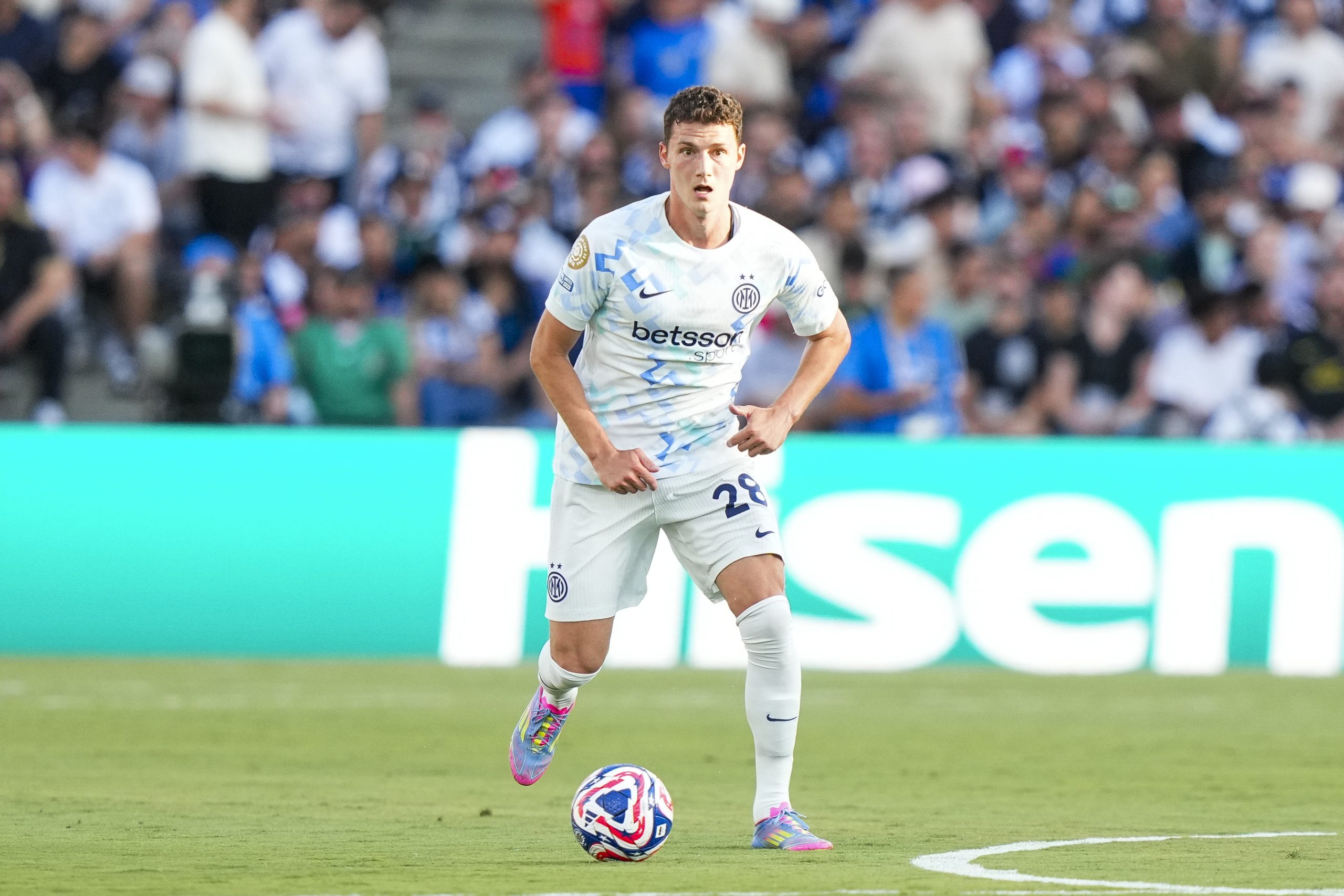 OM Mercato : Pavard seulement de passage Ă Marseille ?