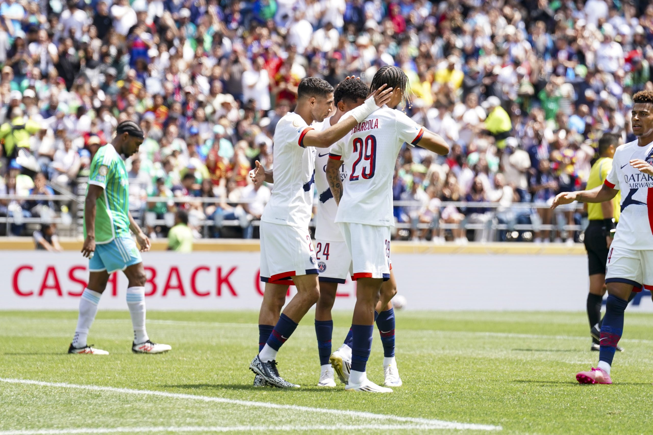 La joie des joueurs du PSG après le deuxième but contre Seattle.