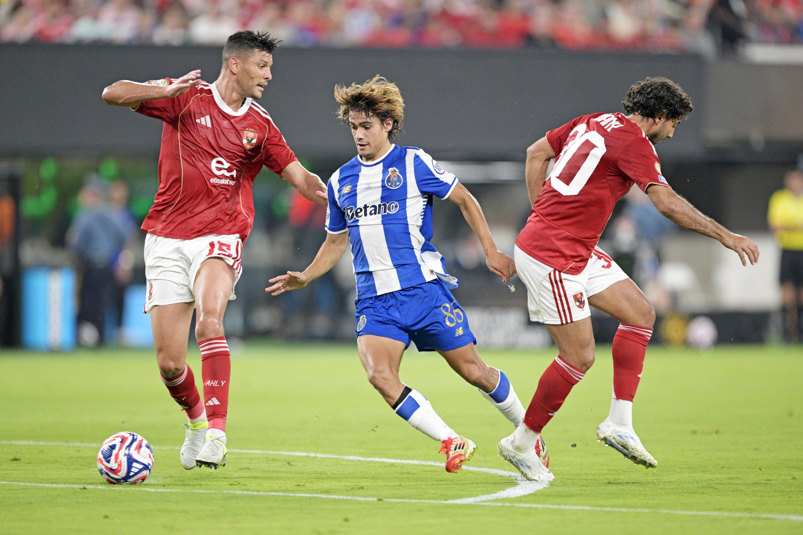 Rodrigo Mora avec le FC Porto en action lors d'un match du Mondial des Clubs.