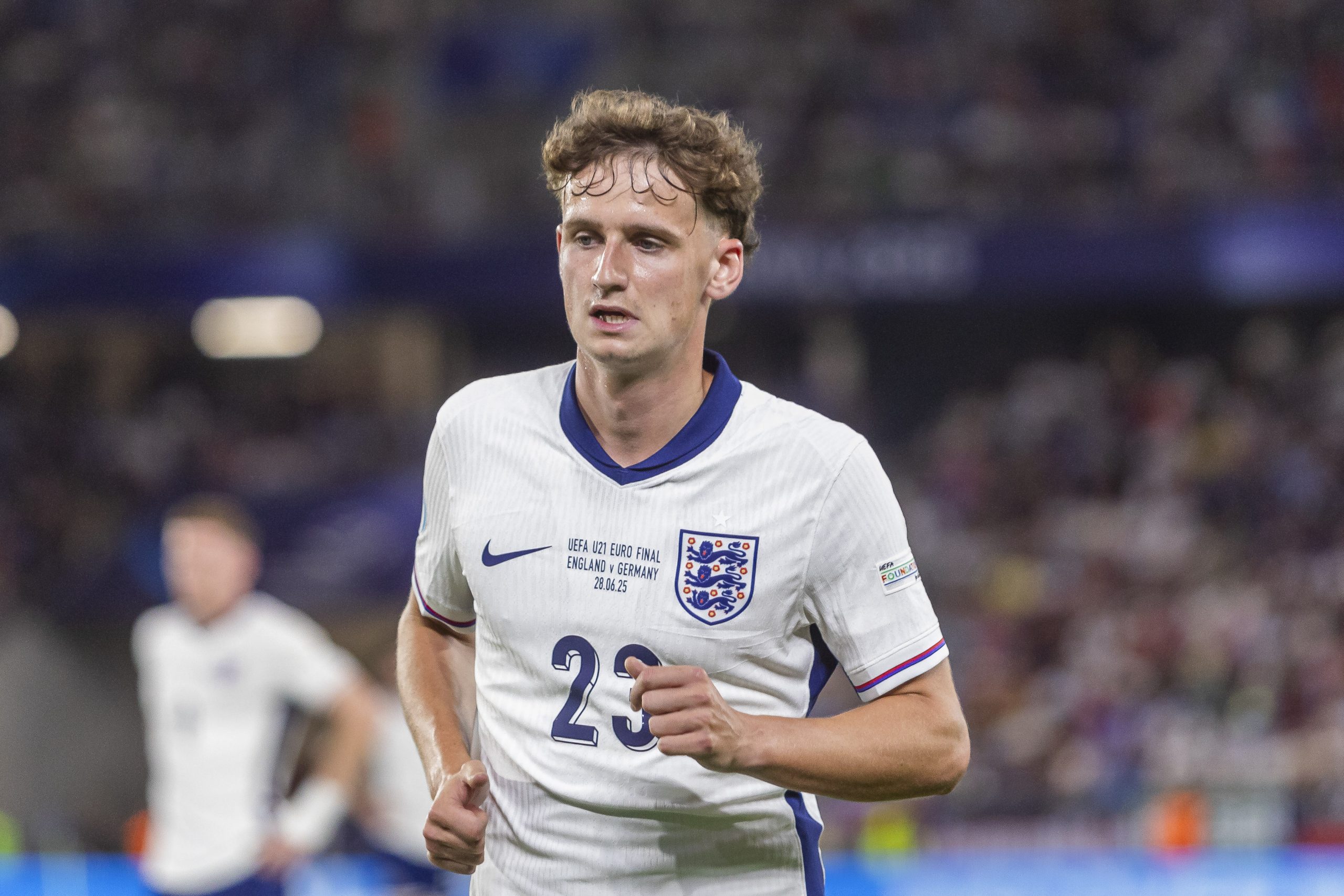 Tyler Morton avec le maillot de la sélection Espoirs anglaise.