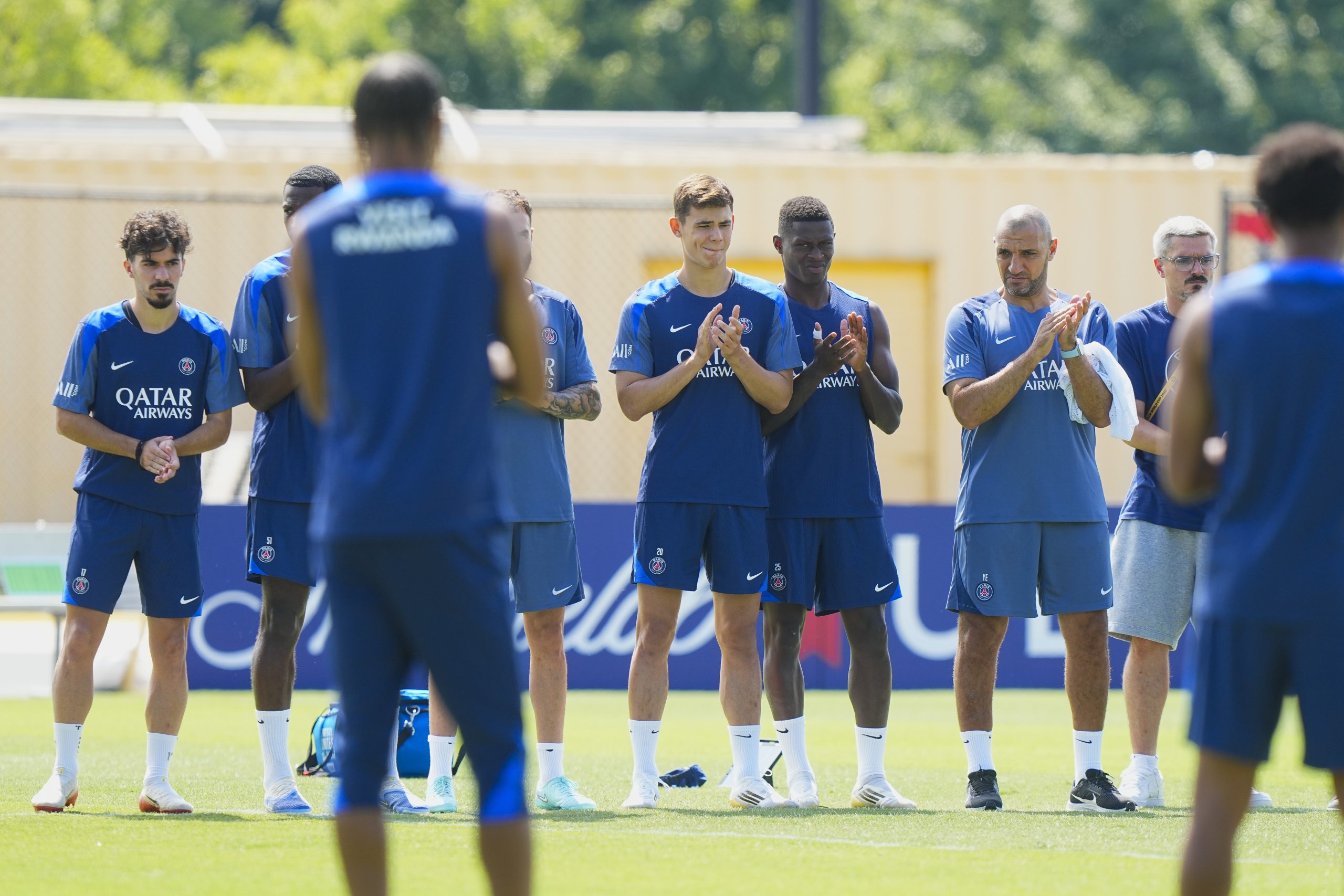 Gabriel Moscardo au milieu de ses partenaires du PSG.