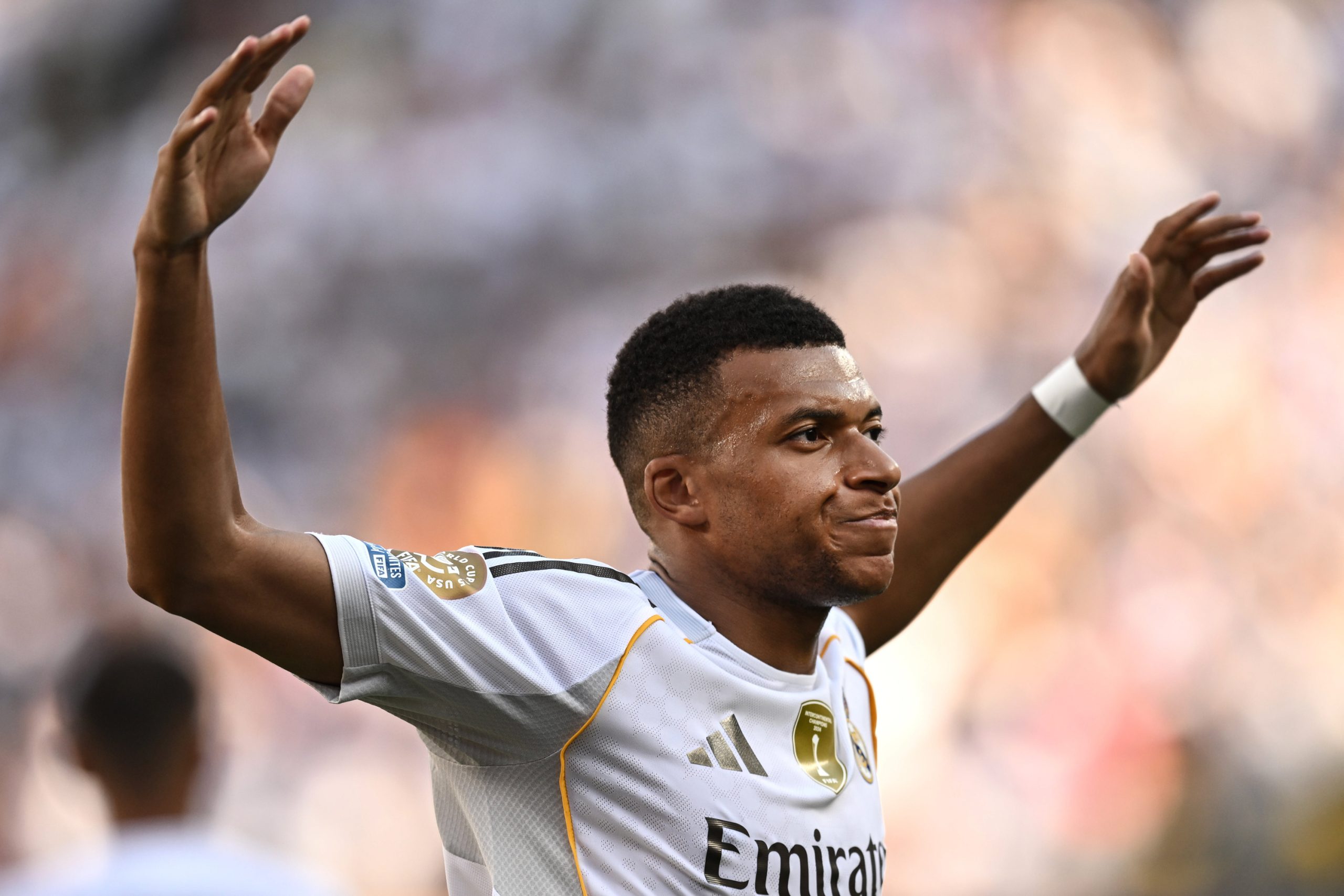 Real Madrid : Kylian Mbappé reprend le numéro 10 de Luka Modrić (officiel)