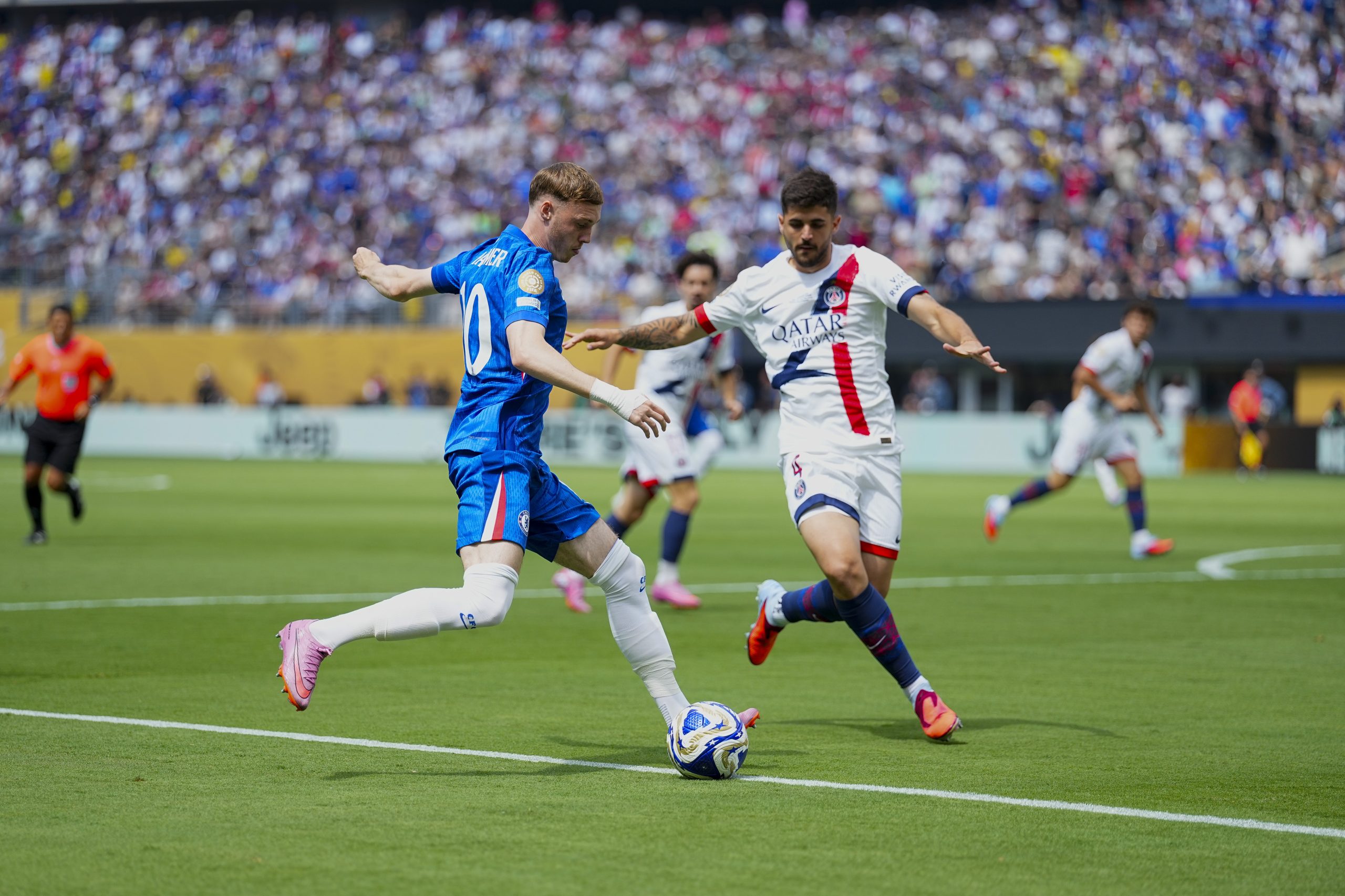 Le défenseur du PSG Lucas Beraldo en action face à Chelsea lors de la finale du Mondial des Clubs.