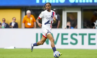 PSG Mercato : Paris fait enrager l’OL avec Barcola 