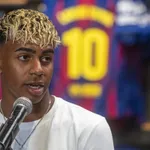 FC Barcelone : Lamine Yamal a encore changé de look ! (vidéo)