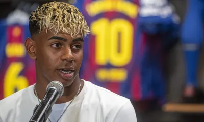 FC Barcelone : Lamine Yamal a encore changé de look ! (vidéo)