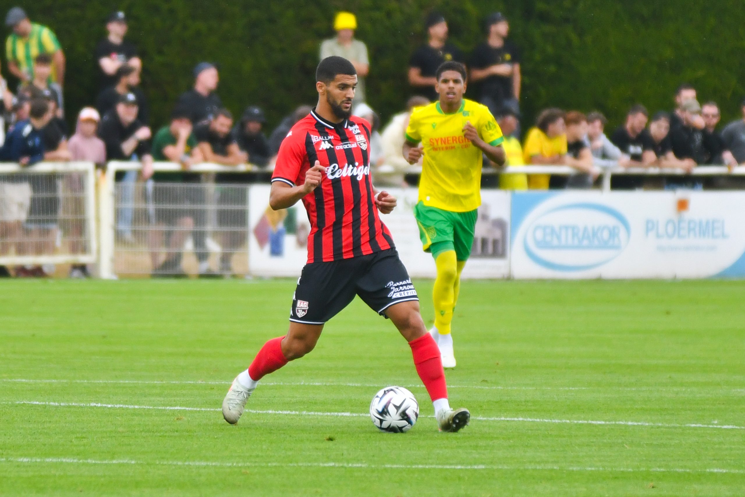 Le défenseur de Guingamp Sohaib Nair lors d'un match amical contre Nantes.