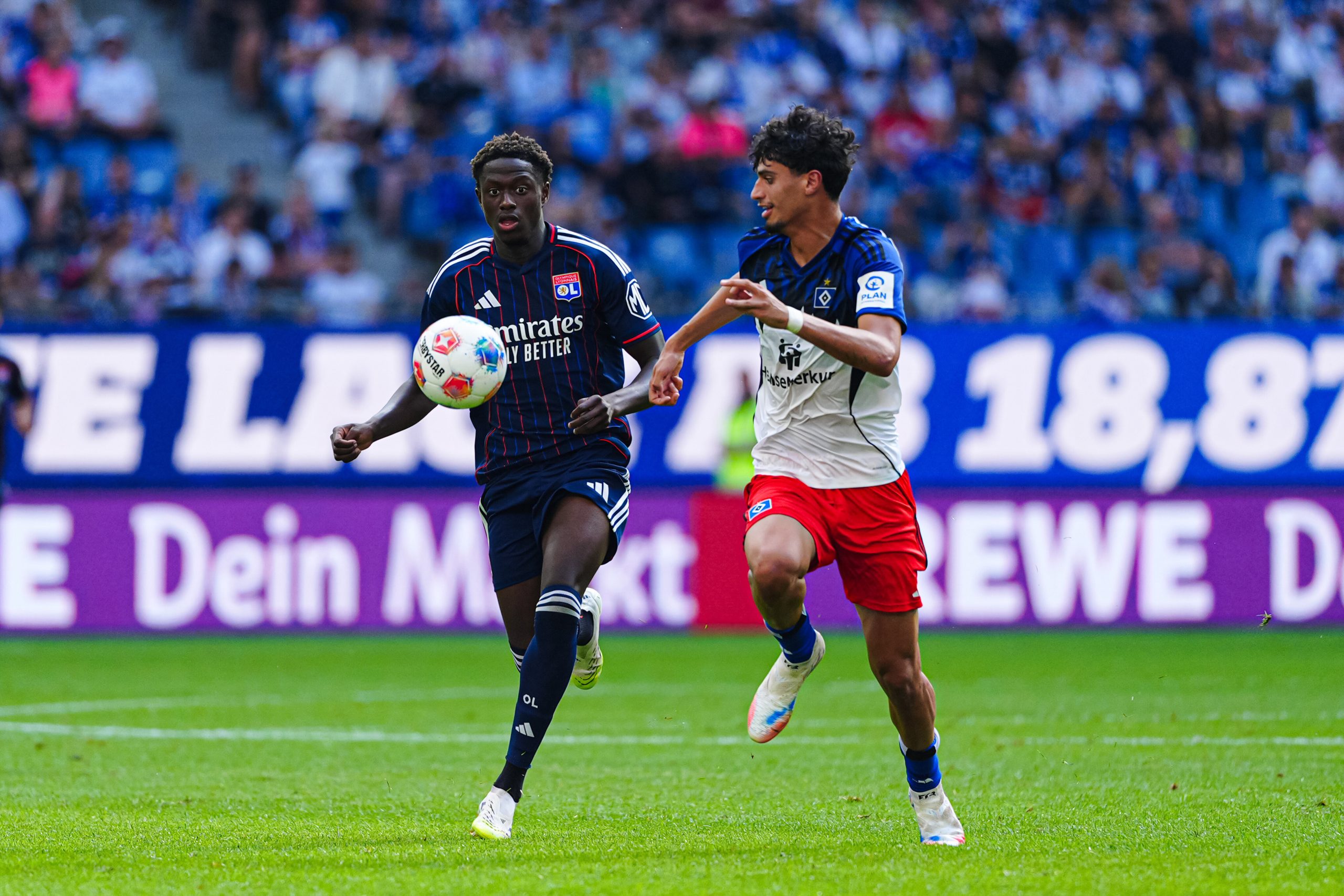 Le milieu de l'OL Mahamadou Diawara lors du match amical contre Hambourg.