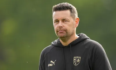 RC Lens : Pierre Sage nuance la victoire contre Metz et prépare le stage en Angleterre