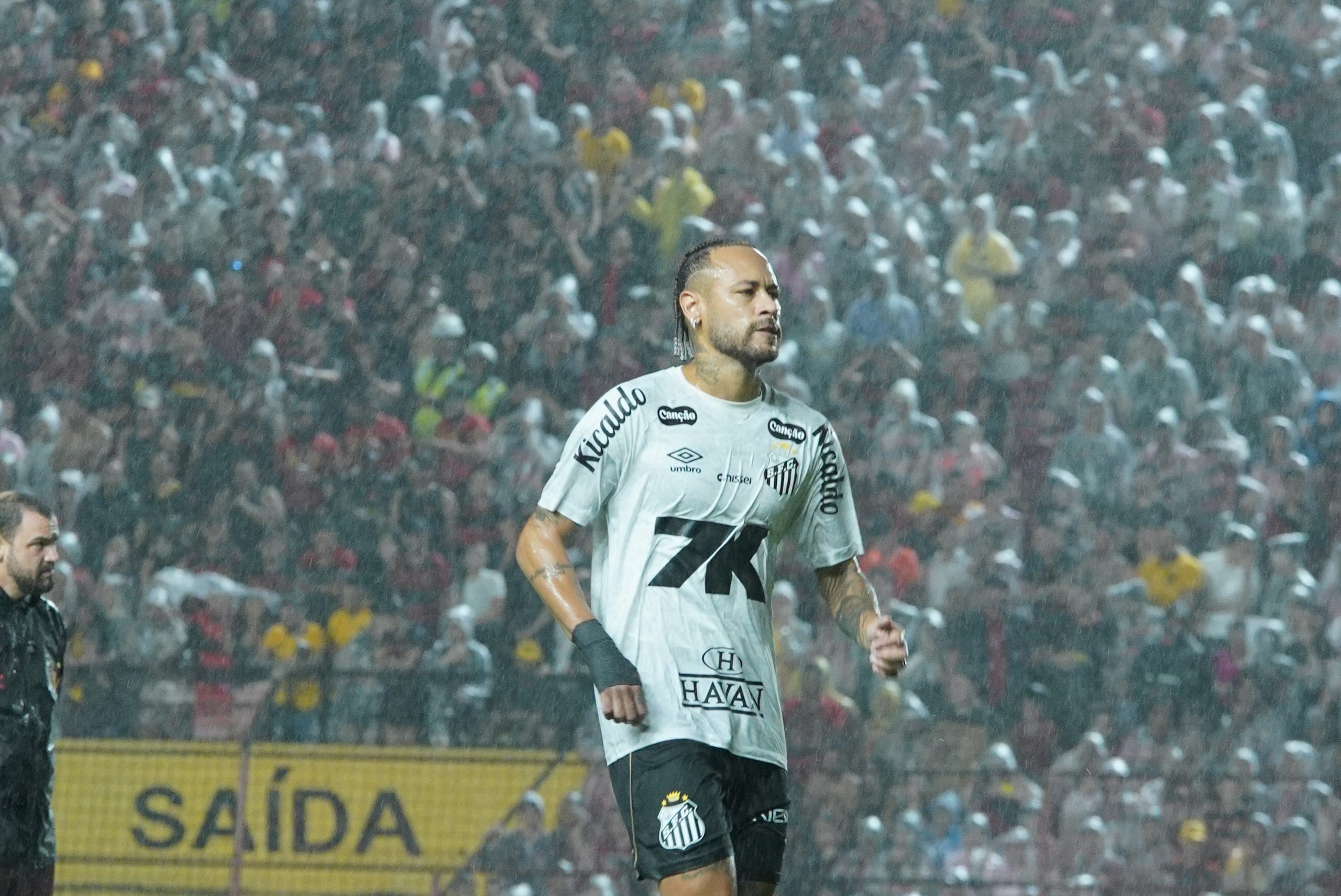 Neymar sous le maillot de son club formateur, Santos.