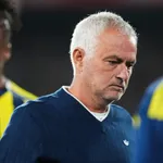 Mercato : Viré par Fenerbahçe, José Mourinho franchit la barre des 100 millions d’euros grâce à ses licenciements !