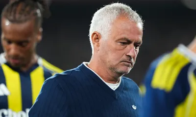Mercato : Viré par Fenerbahçe, José Mourinho franchit la barre des 100 millions d’euros grâce à ses licenciements !