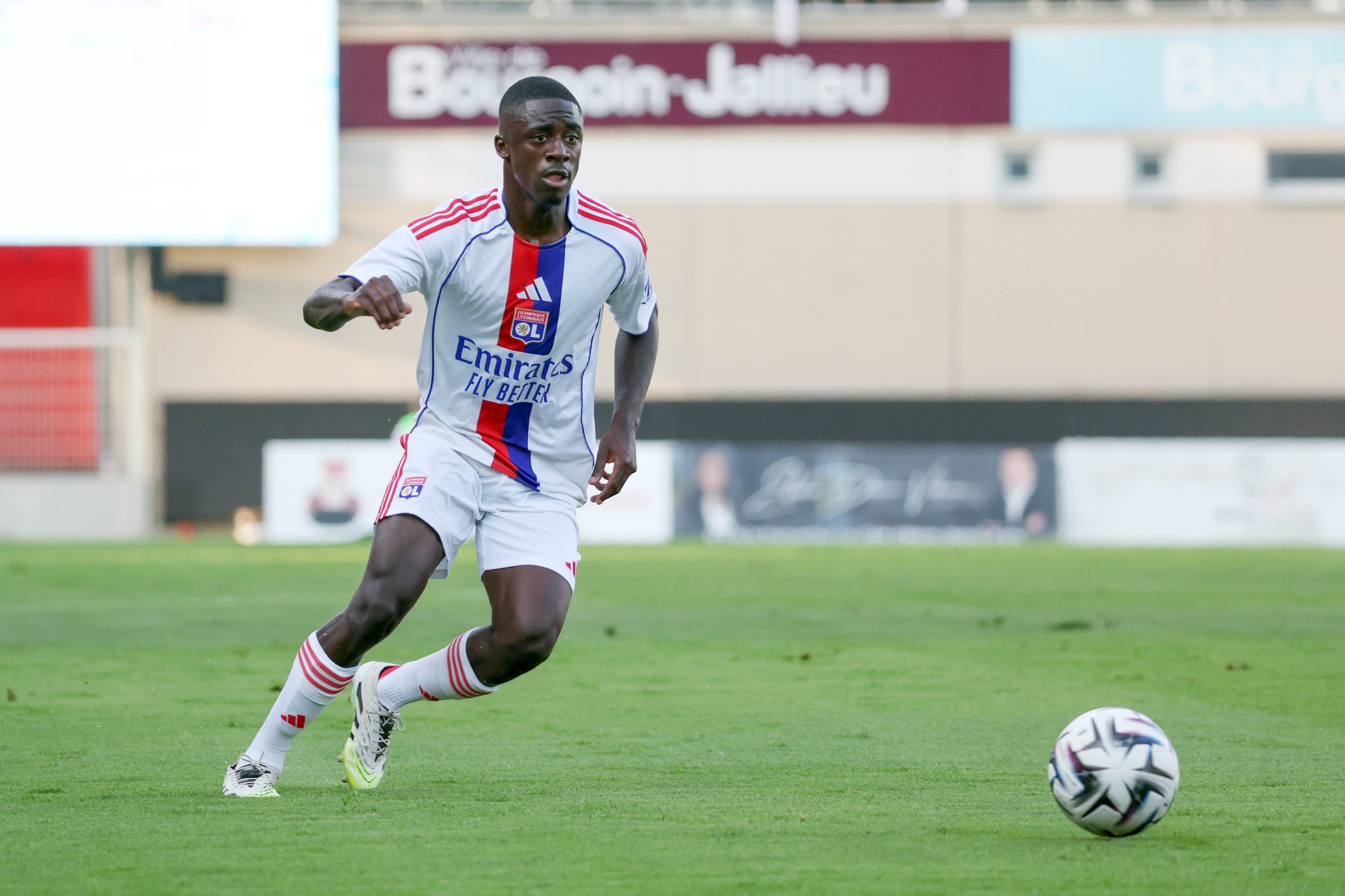 OL Mercato : Saël Kumbedi quitte Lyon et rejoint Wolfsburg (officiel)
