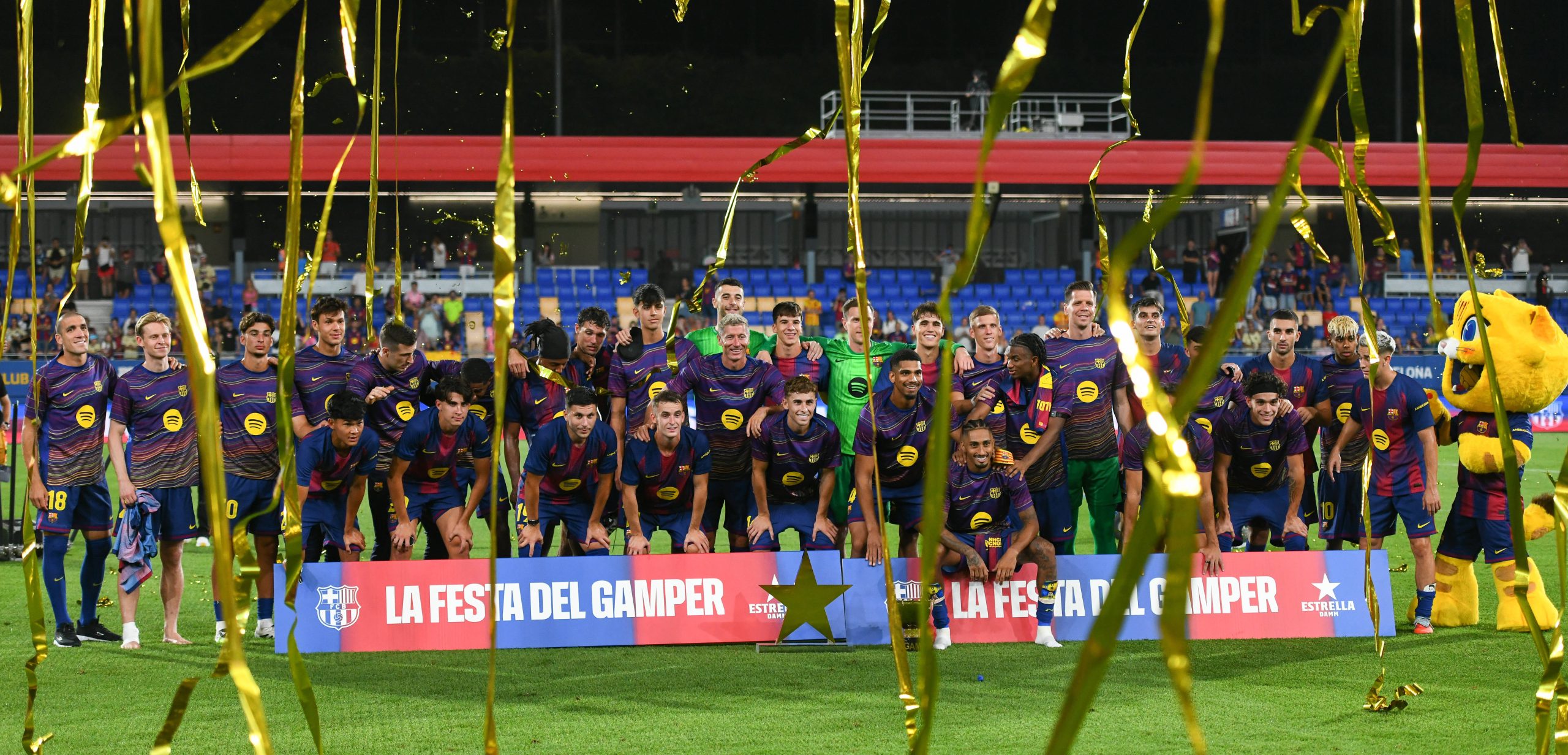 Les joueurs du FC Barcelone célébrant la victoire dans le trophée Gamper.