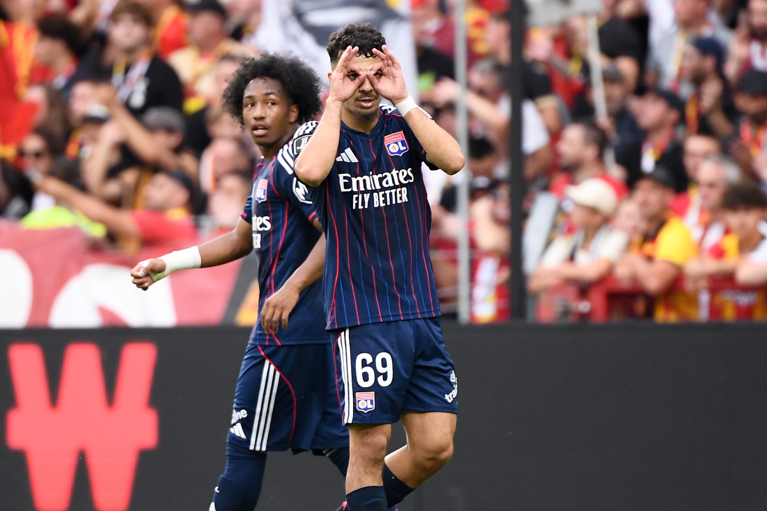 OL Mercato : l'OL avance sur le successeur de Mikautadze, la piste Satriano (RC Lens) confirmée