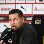 RC Lens : avant Brest, Sage annonce un départ et en dit plus sur Sinayoko ! 