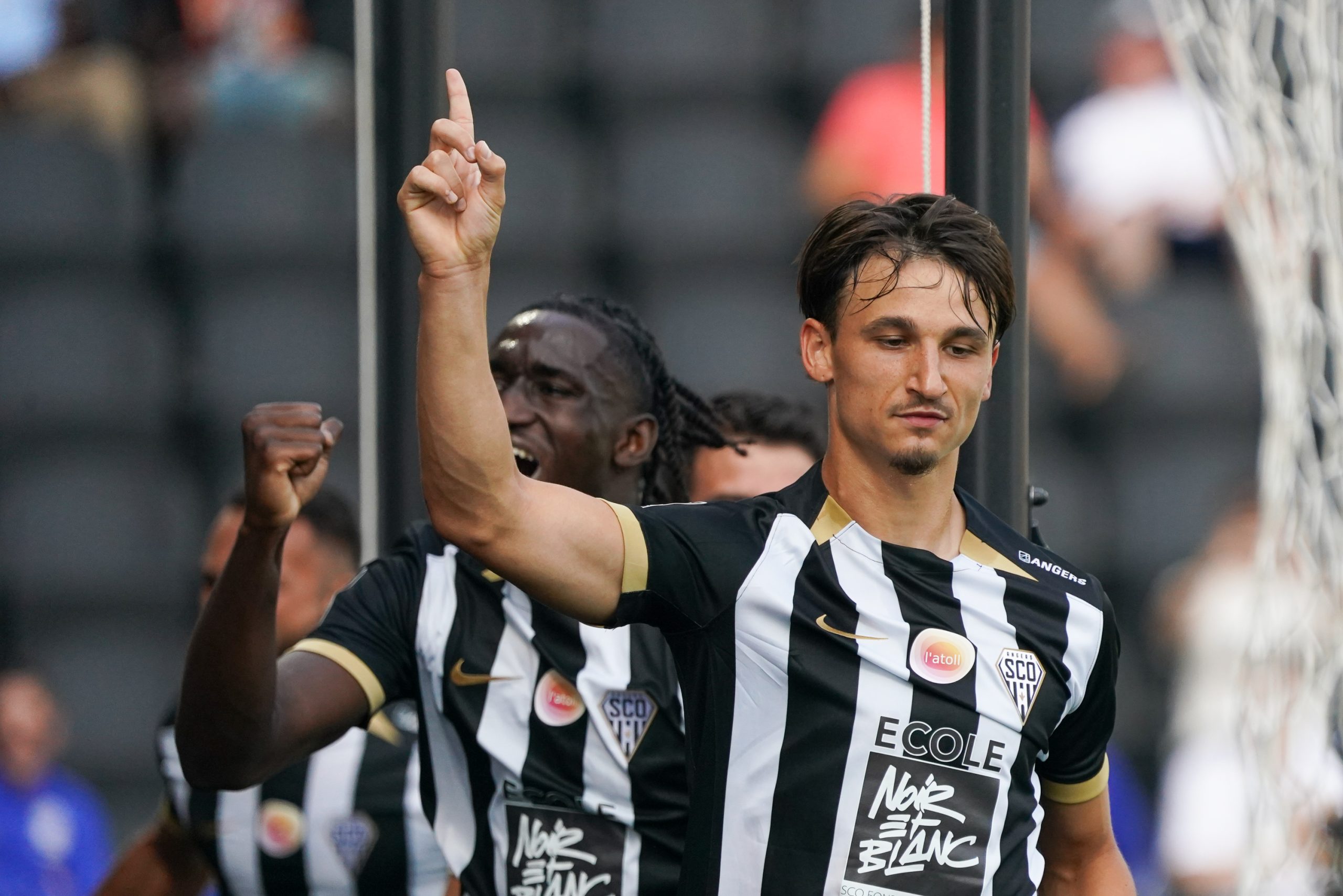 Stade Rennais Mercato : le SRFC fonce sur deux buteurs pour remplacer Kalimuendo