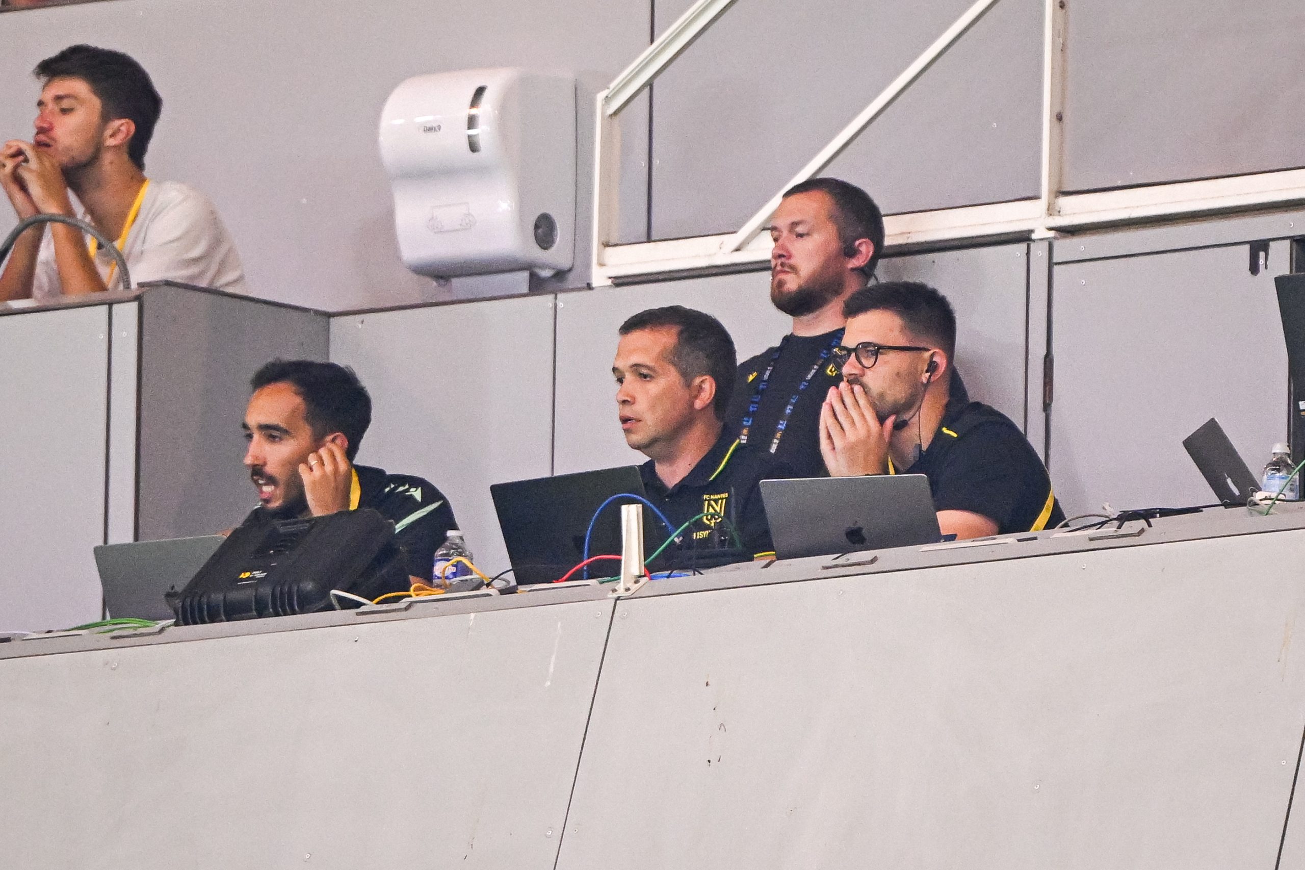 Luis Castro dans les tribunes de la Beaujoire lors du match contre le PSG.