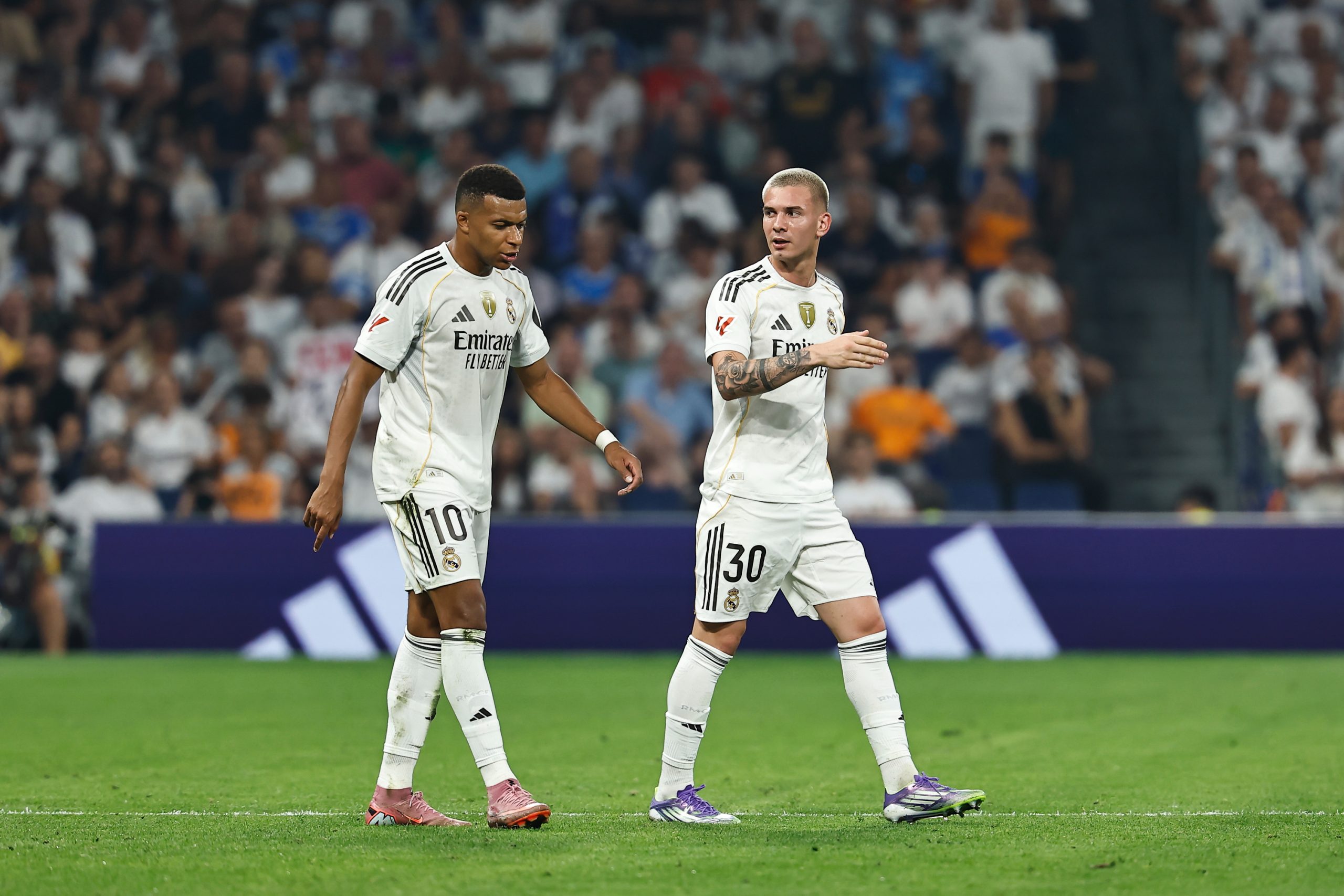 Kylian Mbappé et Franco Mastantuono lors d'un match du Real Madrid en début de saison.