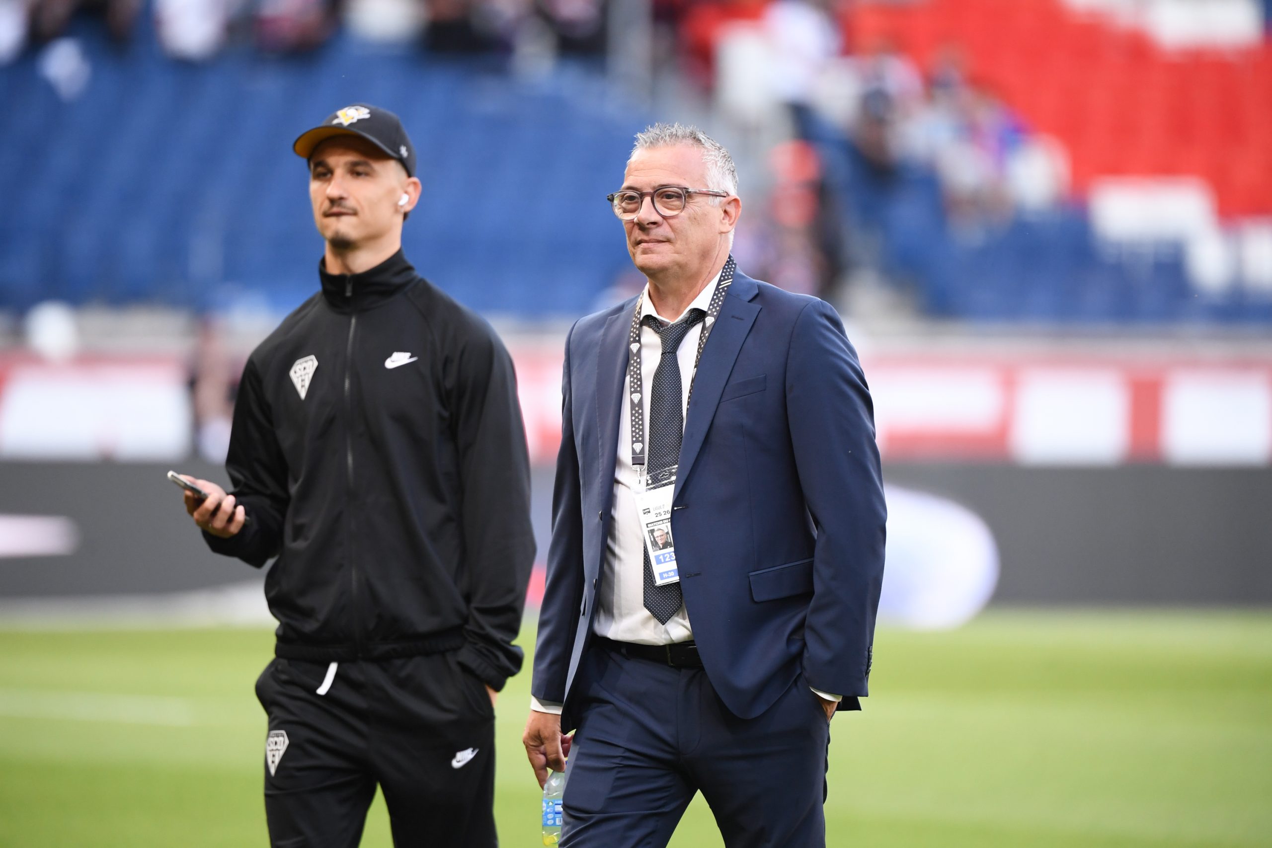 Estéban Lepaul avec le manager du SCO d'Angers.