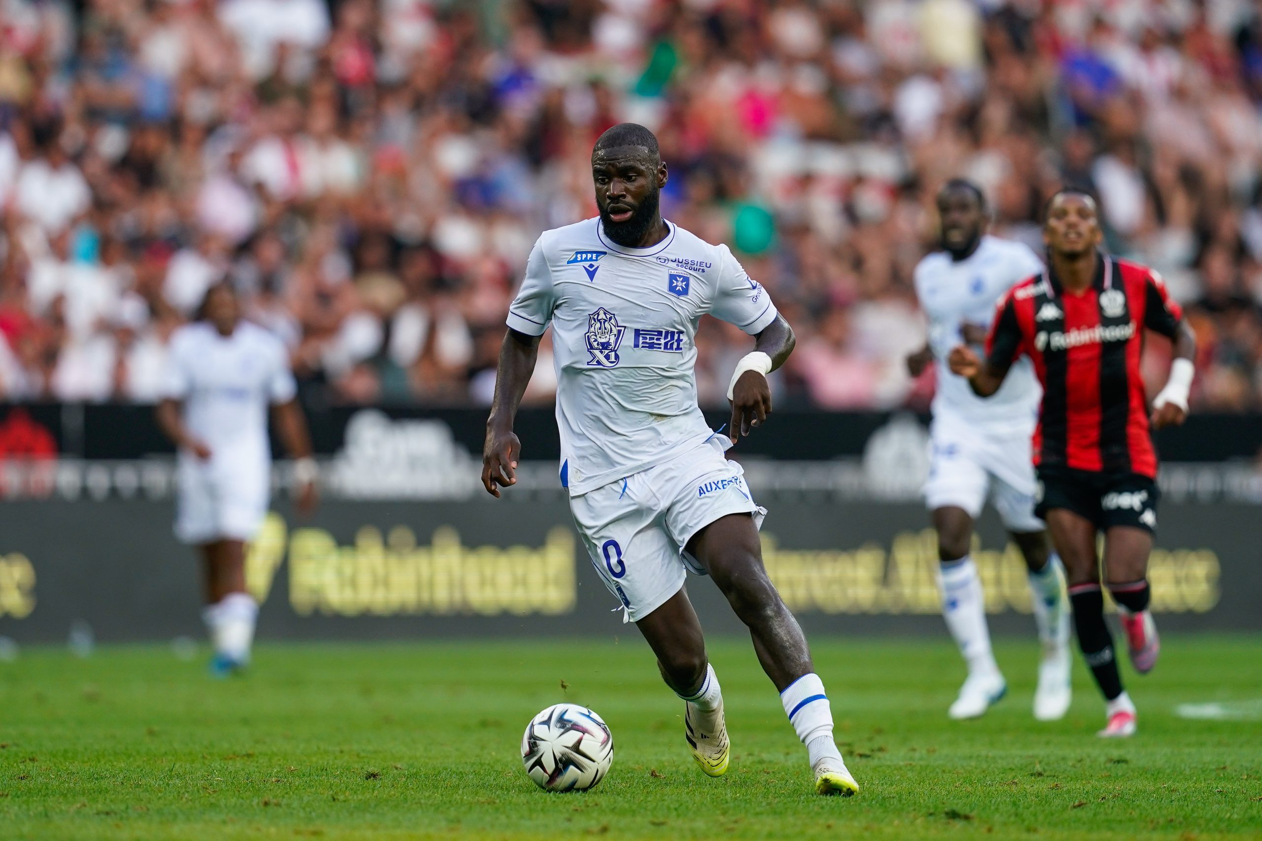 RC Lens Mercato : Pélissier (AJ Auxerre) veut torpiller le deal pour Sinayoko !