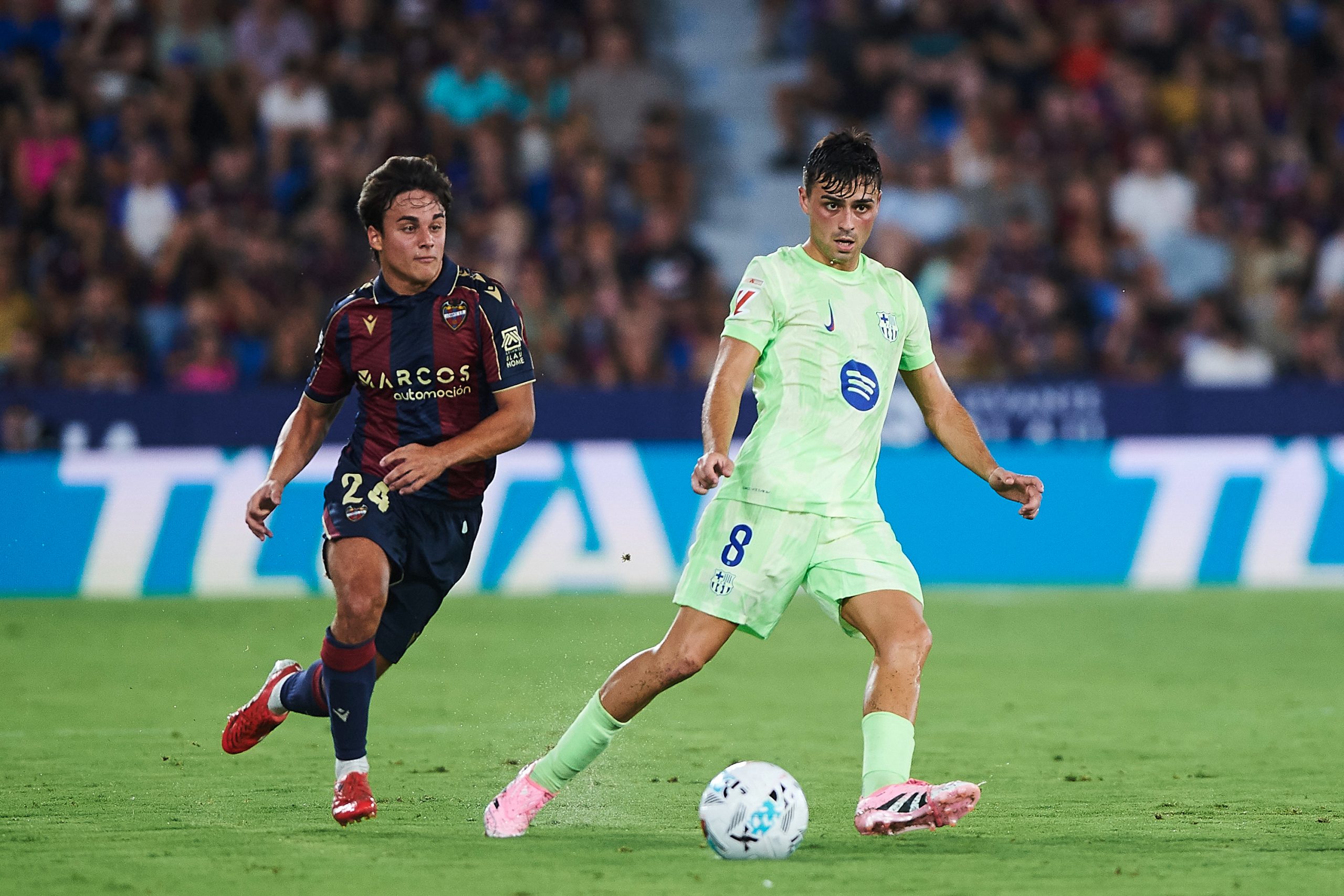 Pedri en action lors du match du FC Barcelone à Levante.