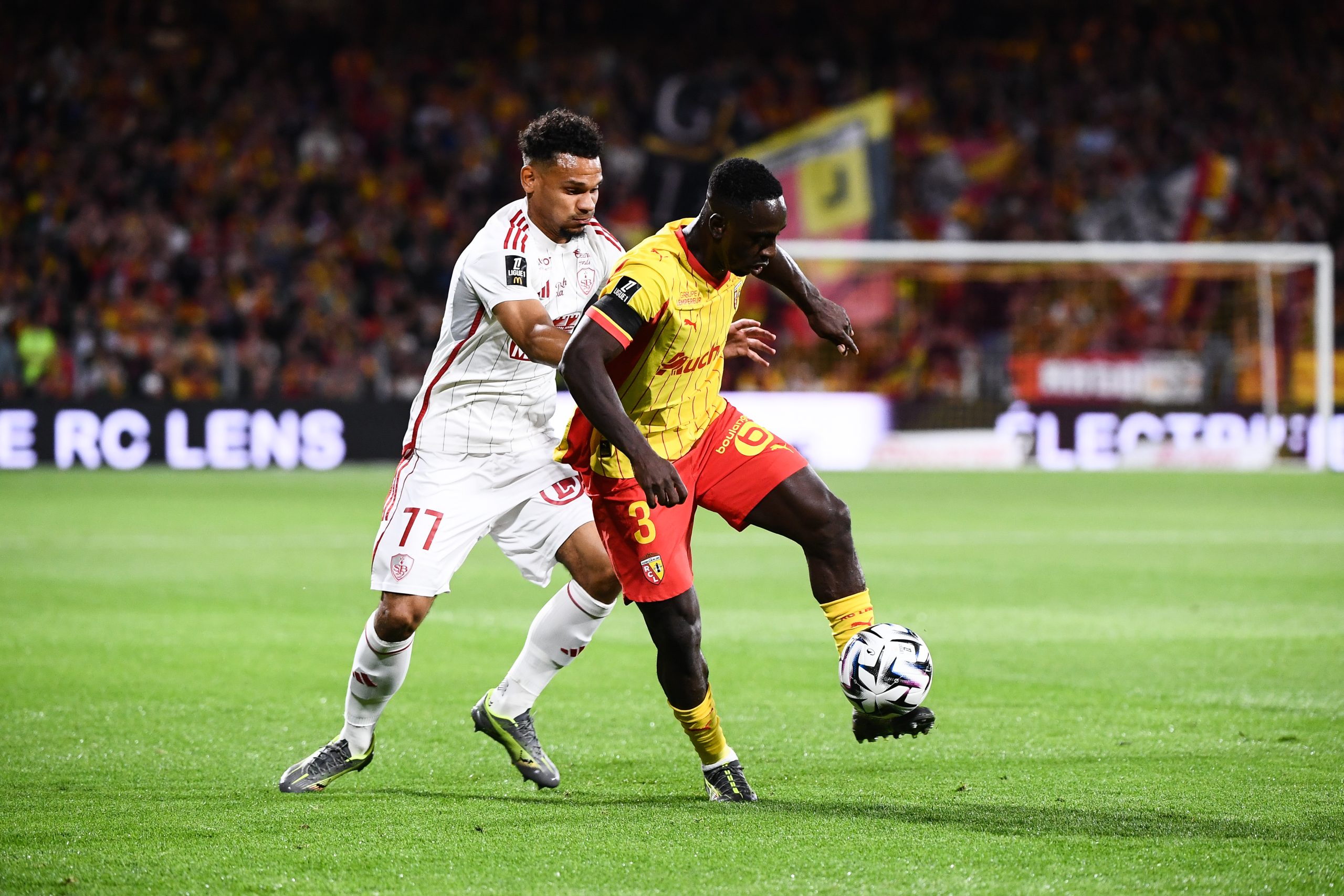 FC Nantes Mercato : accord pour le transfert d'un défenseur du RC Lens !