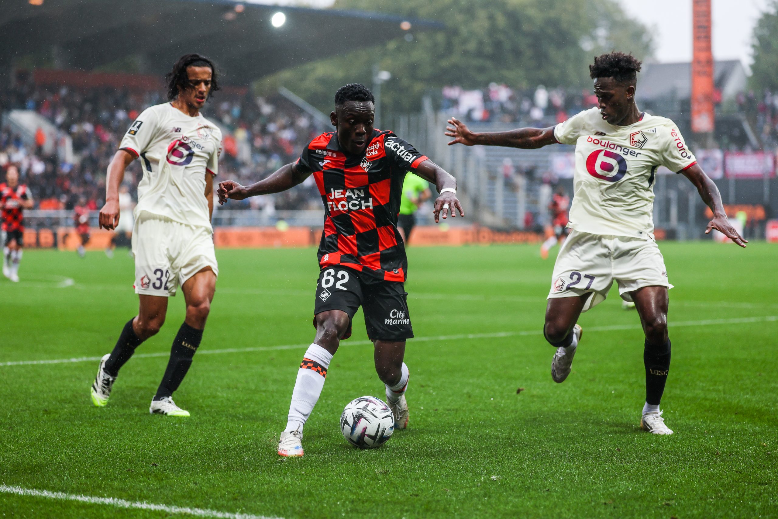 Le milieu de Lorient Arthur Avom lors du match contre Lille.