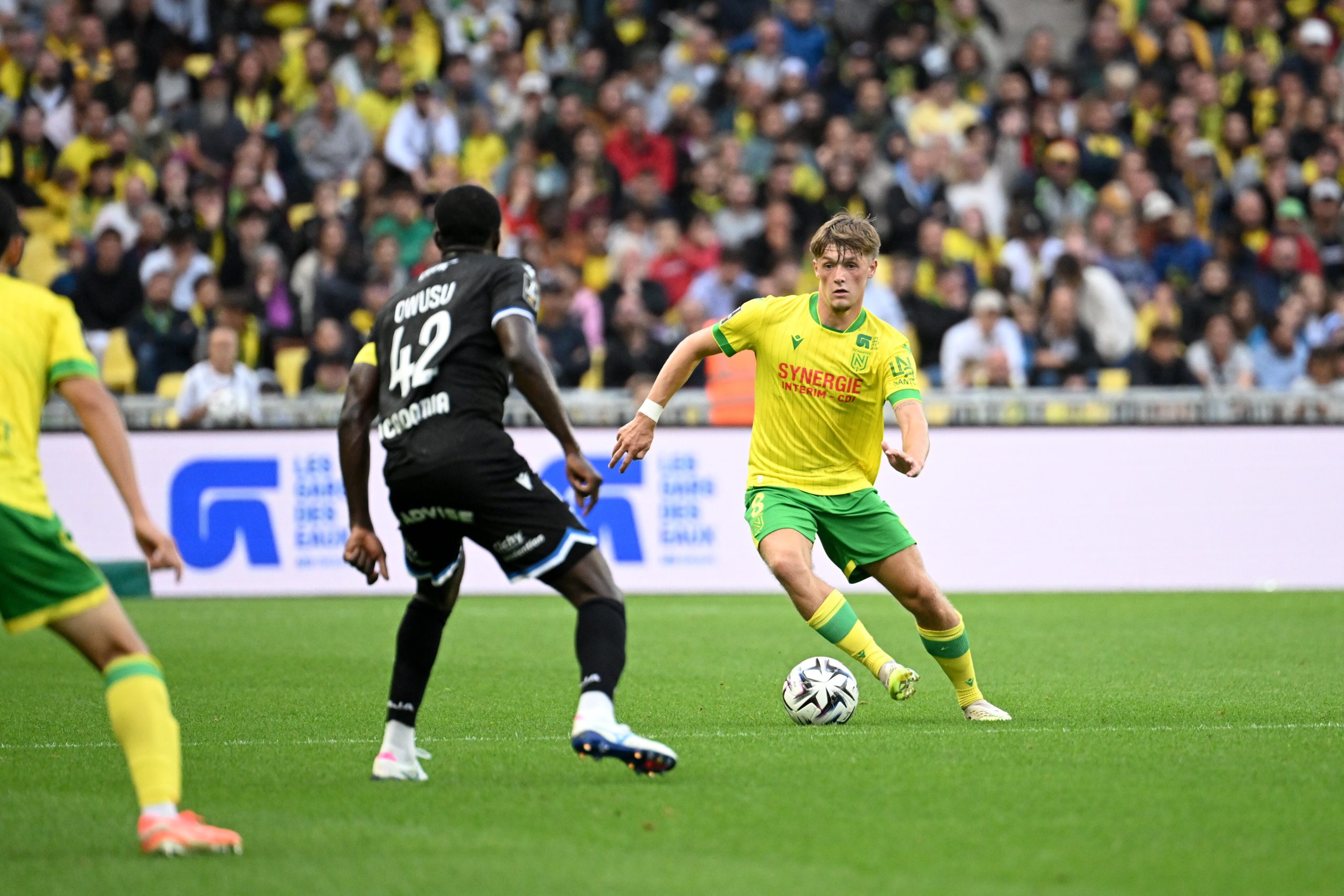 Le milieu du FC Nantes Johann Lepenant en action face à Auxerre.
