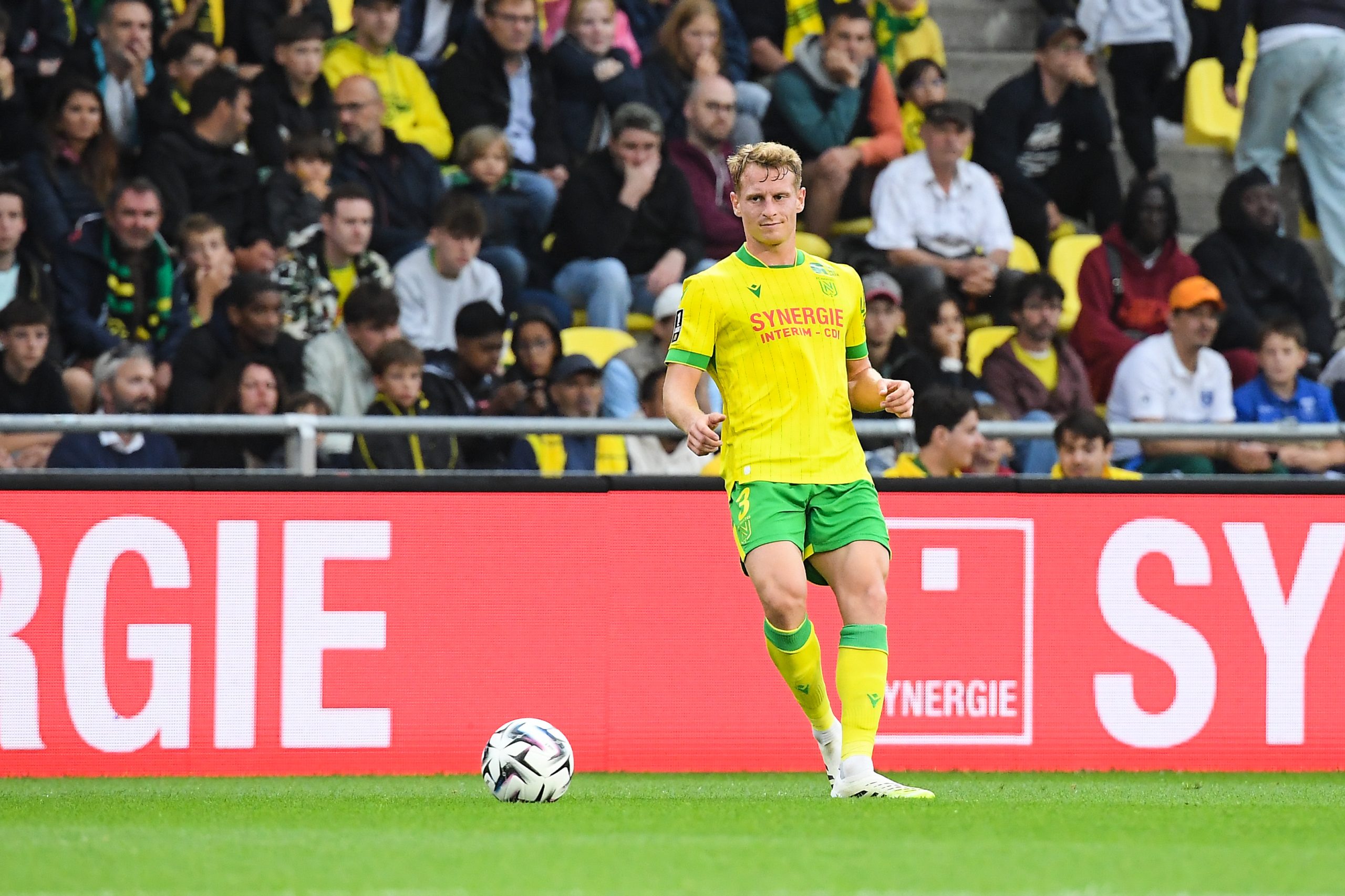 Nicolas Cozza en action lors d'un match du FC Nantes à la Beaujoire.