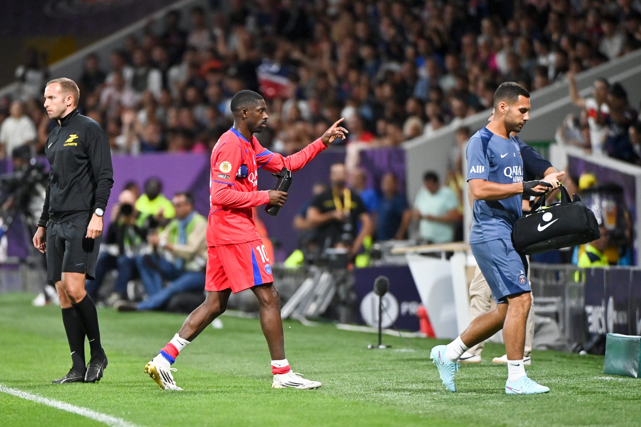 Ousmane Dembélé à sa sortie du terrain lors de TFC-PSG.