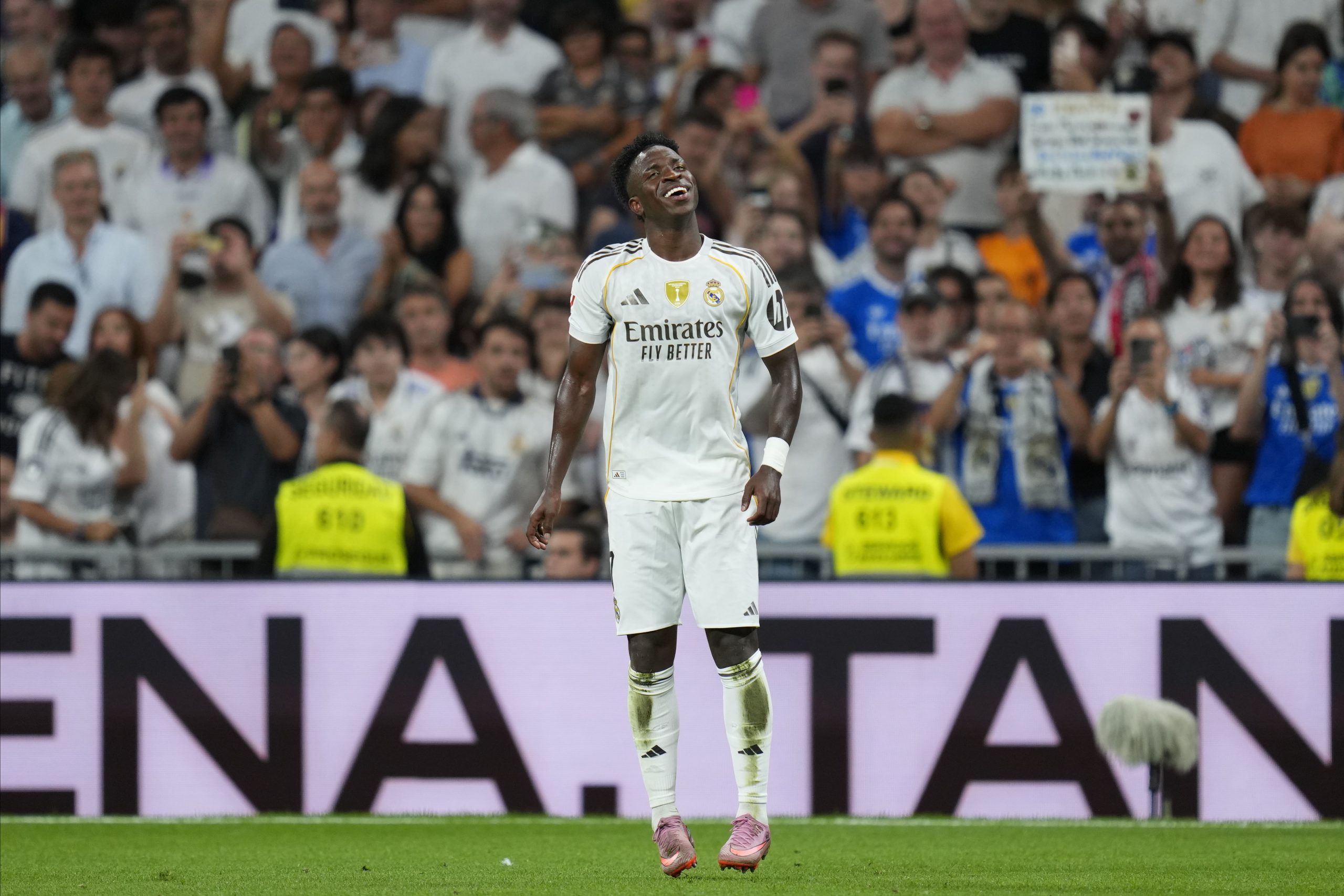 Vinicius Jr célébrant un but avec le Real Madrid.