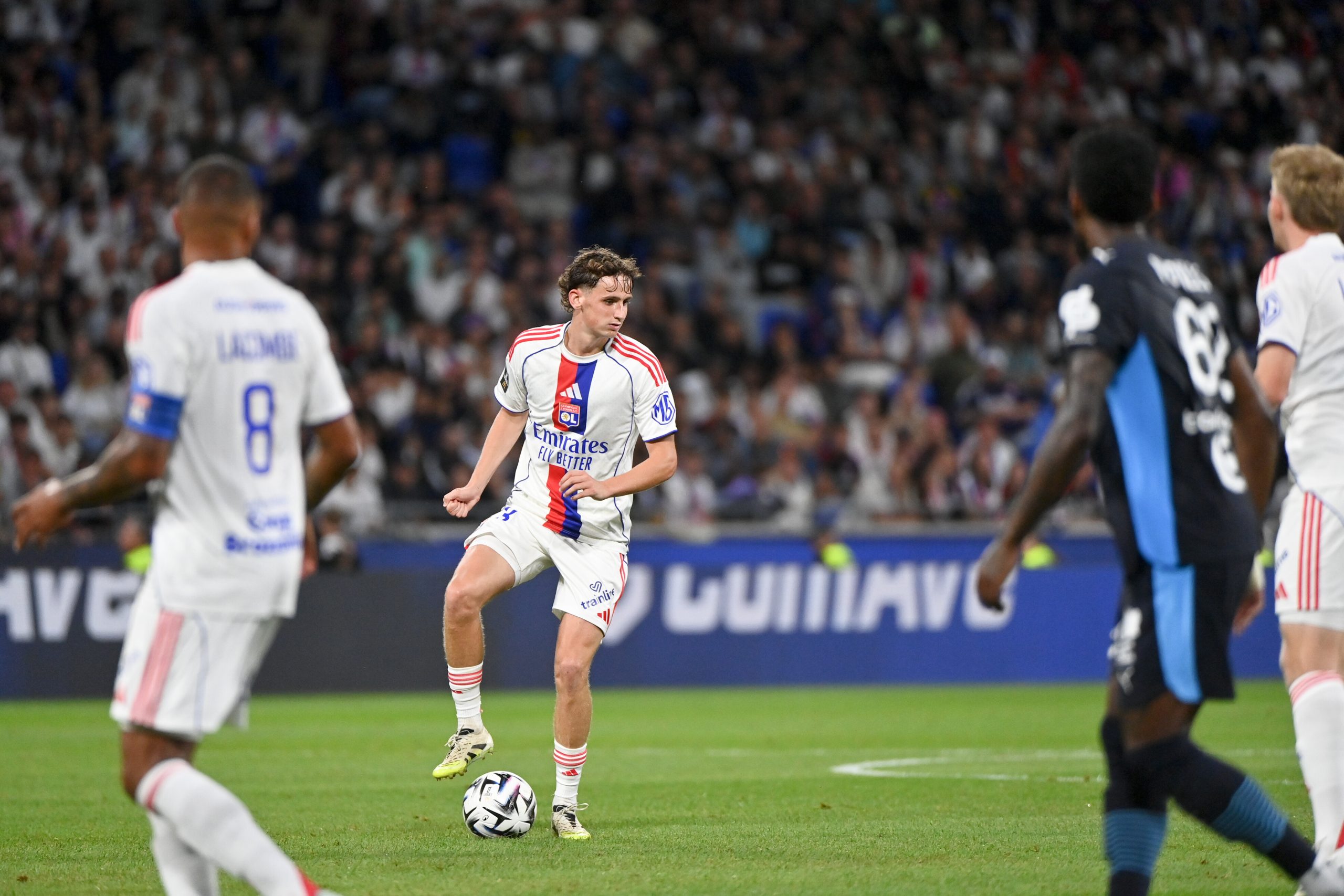 Tyler Morton en action lors de l'Olympico entre l'OL et l'OM.