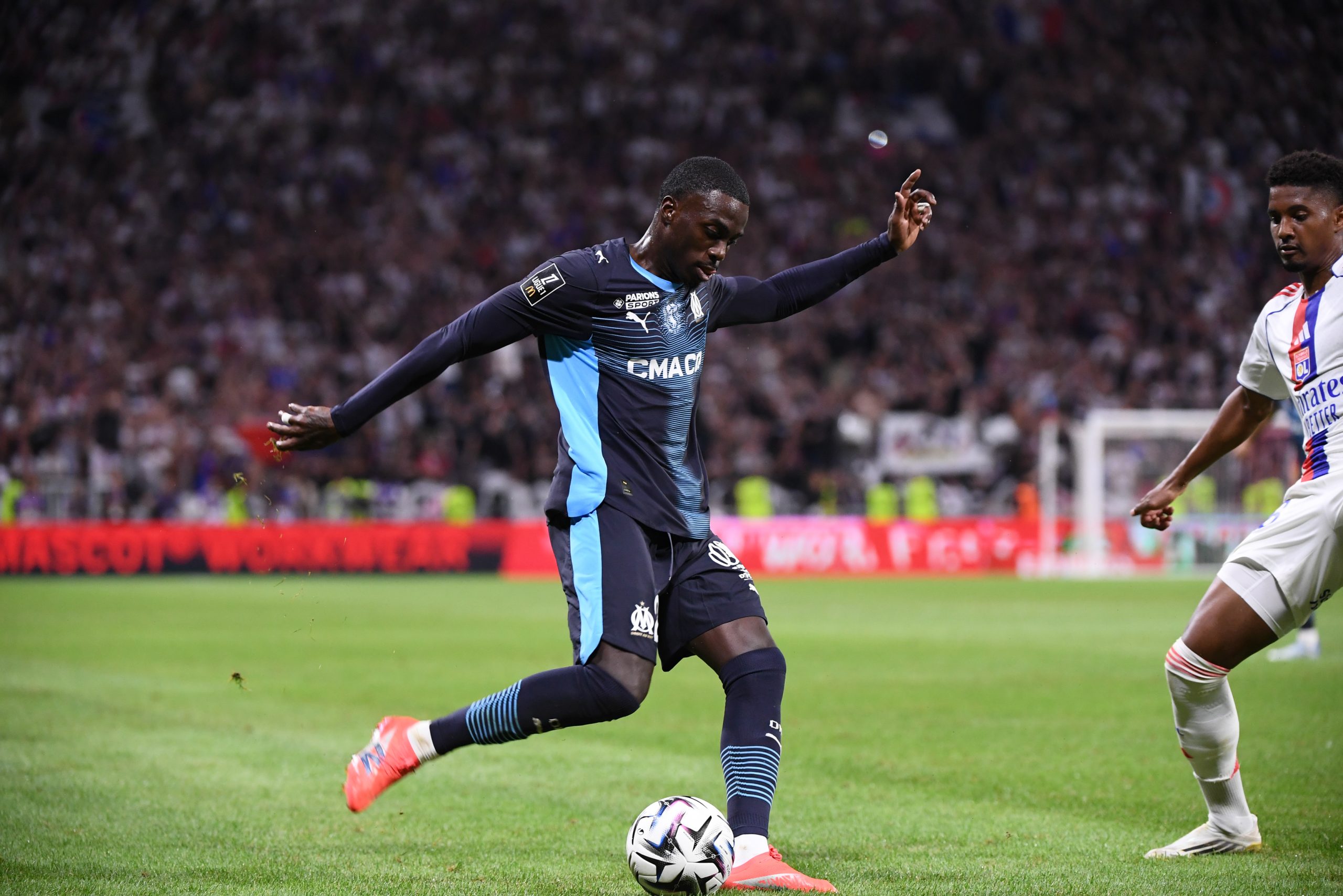 Timothy Weah en action lors du match entre l'OM et l'OL.