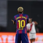 FC Barcelone : le gros coup dur se confirme pour Lamine Yamal, la Fédération répond à Flick