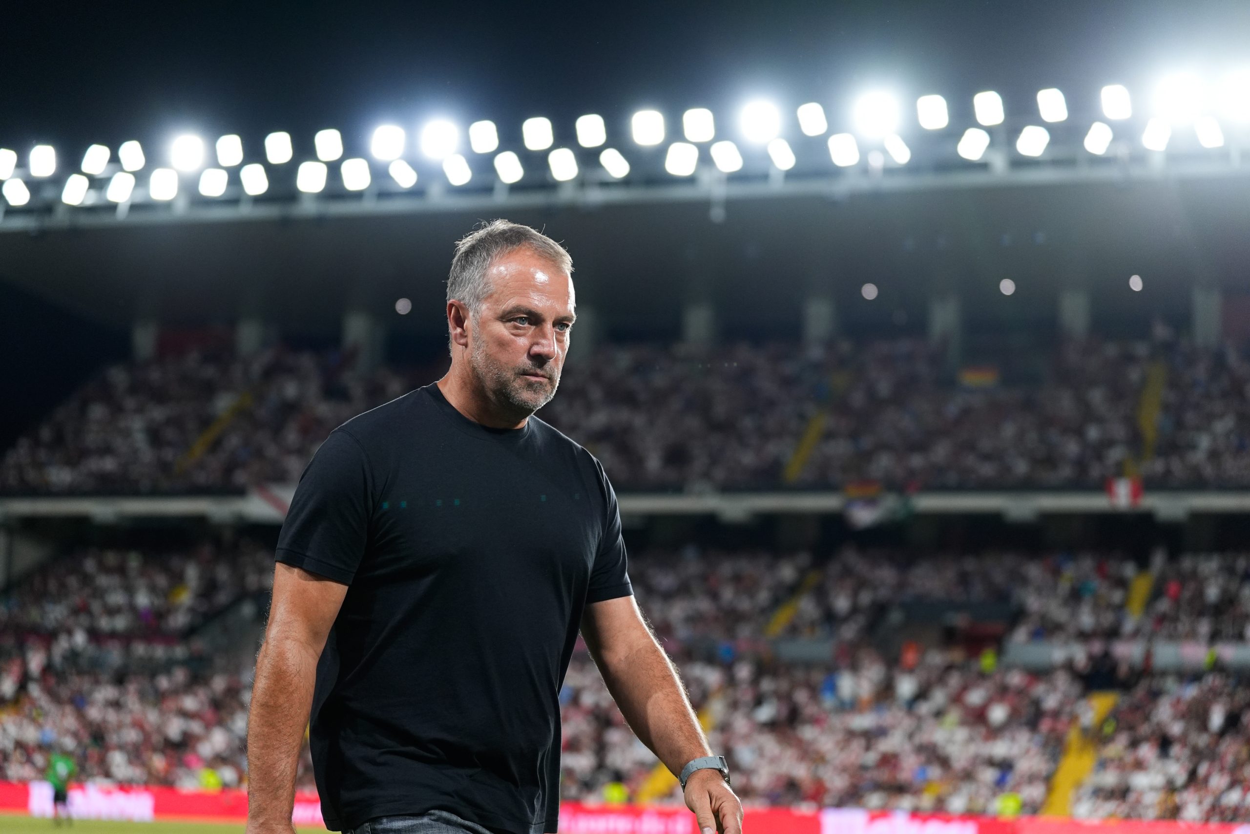L'entraîneur du FC Barcelone, Hansi Flick, lors du match contre le Rayo Vallecano.