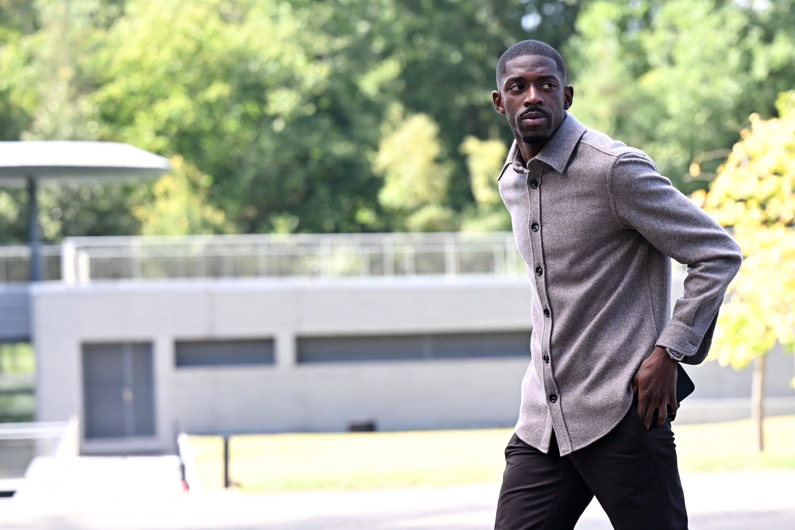 Ousmane Dembélé en civil, à son arrivée à Clairefontaine.