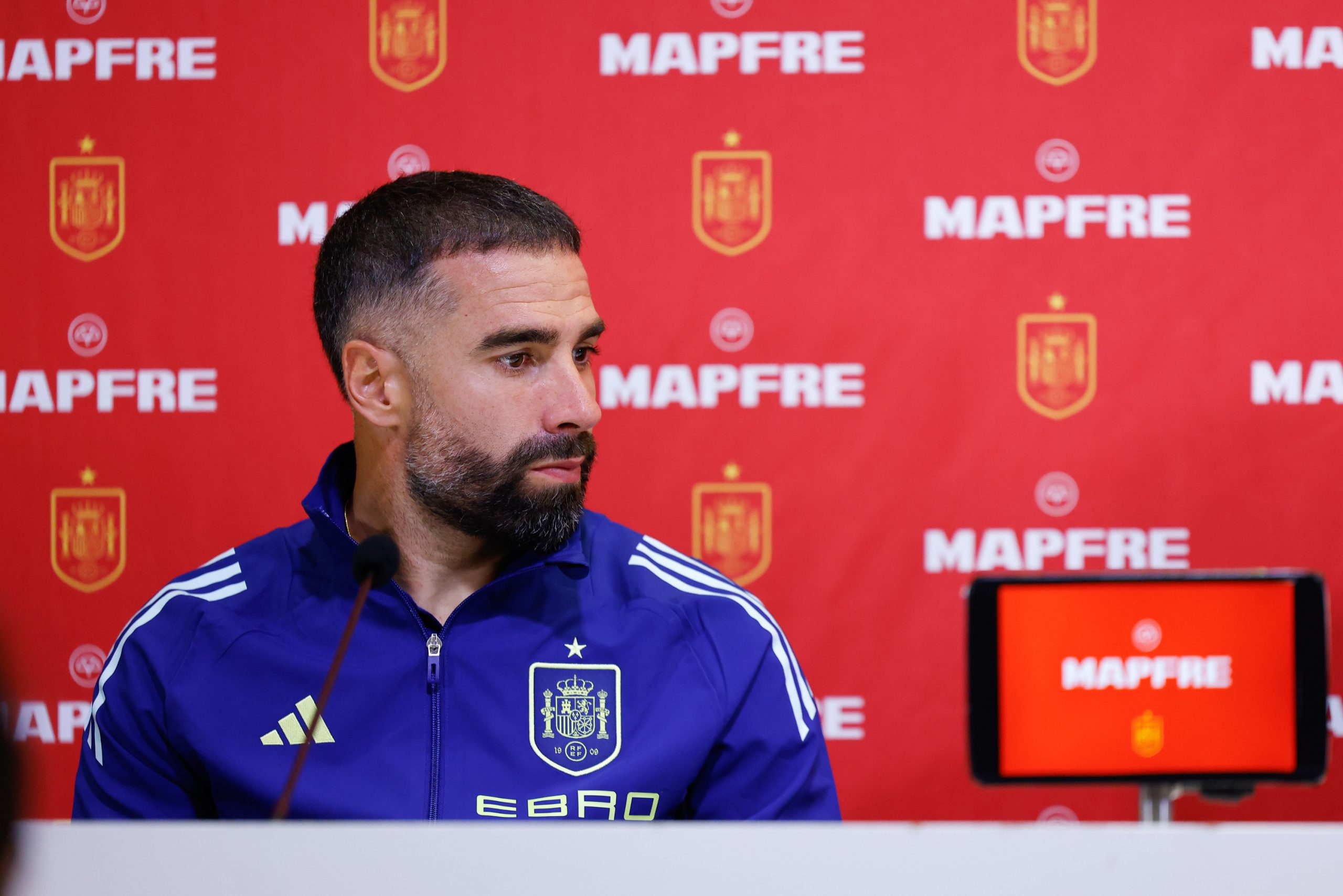 Dani Carvajal lors d'une conférence de presse avec la sélection espagnole.