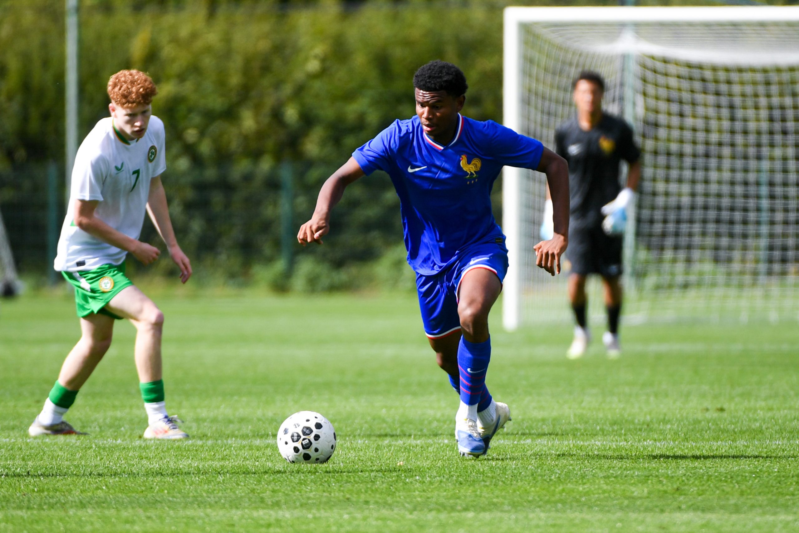 Le défenseur stéphanois Axel Dodote avec l'équipe de France U19.