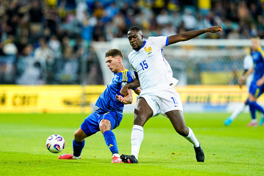 Konaté devant Sudakov