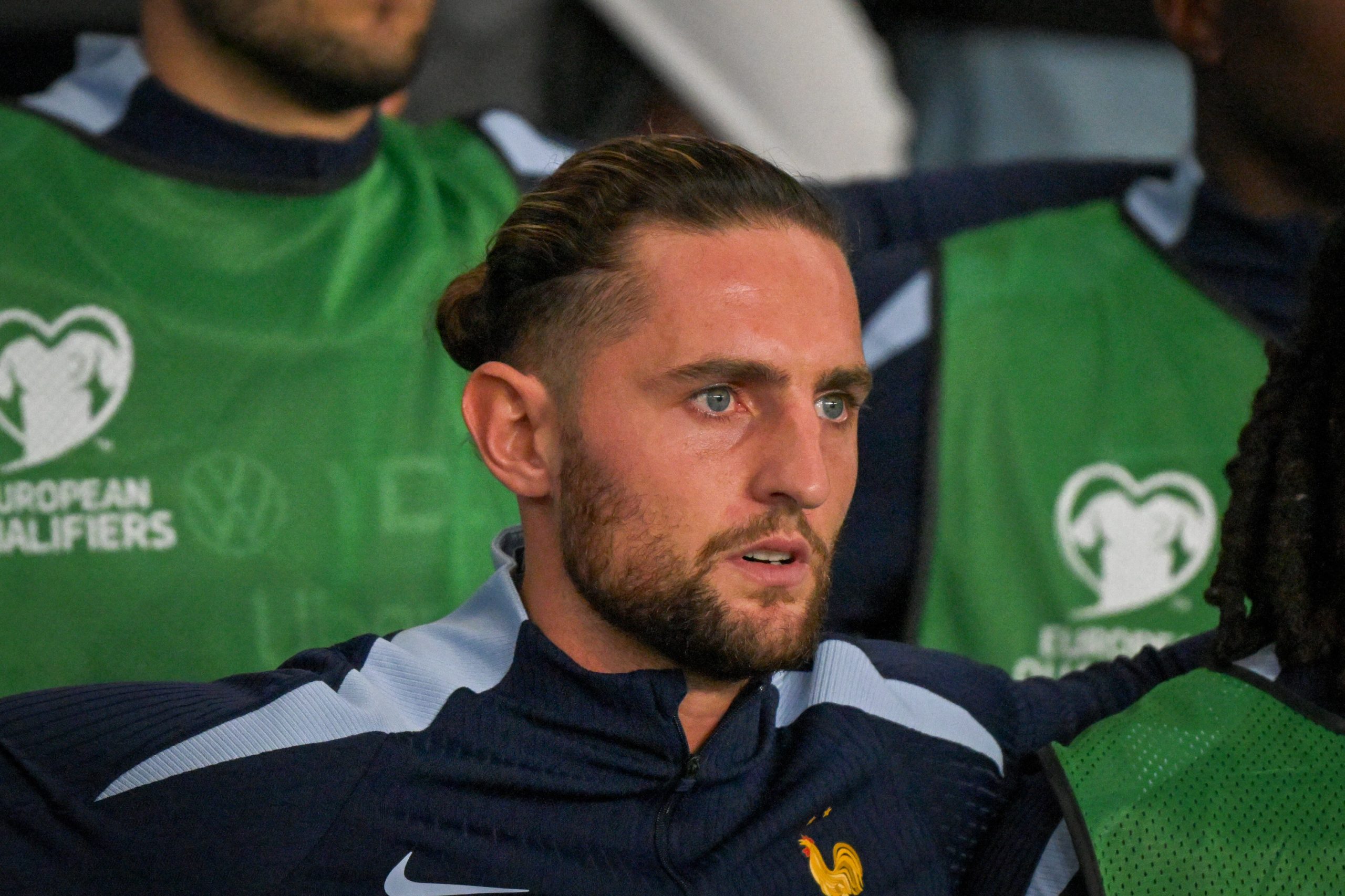 Adrien Rabiot, remplaçant au coup d'envoi du match entre la France et l'Islande.