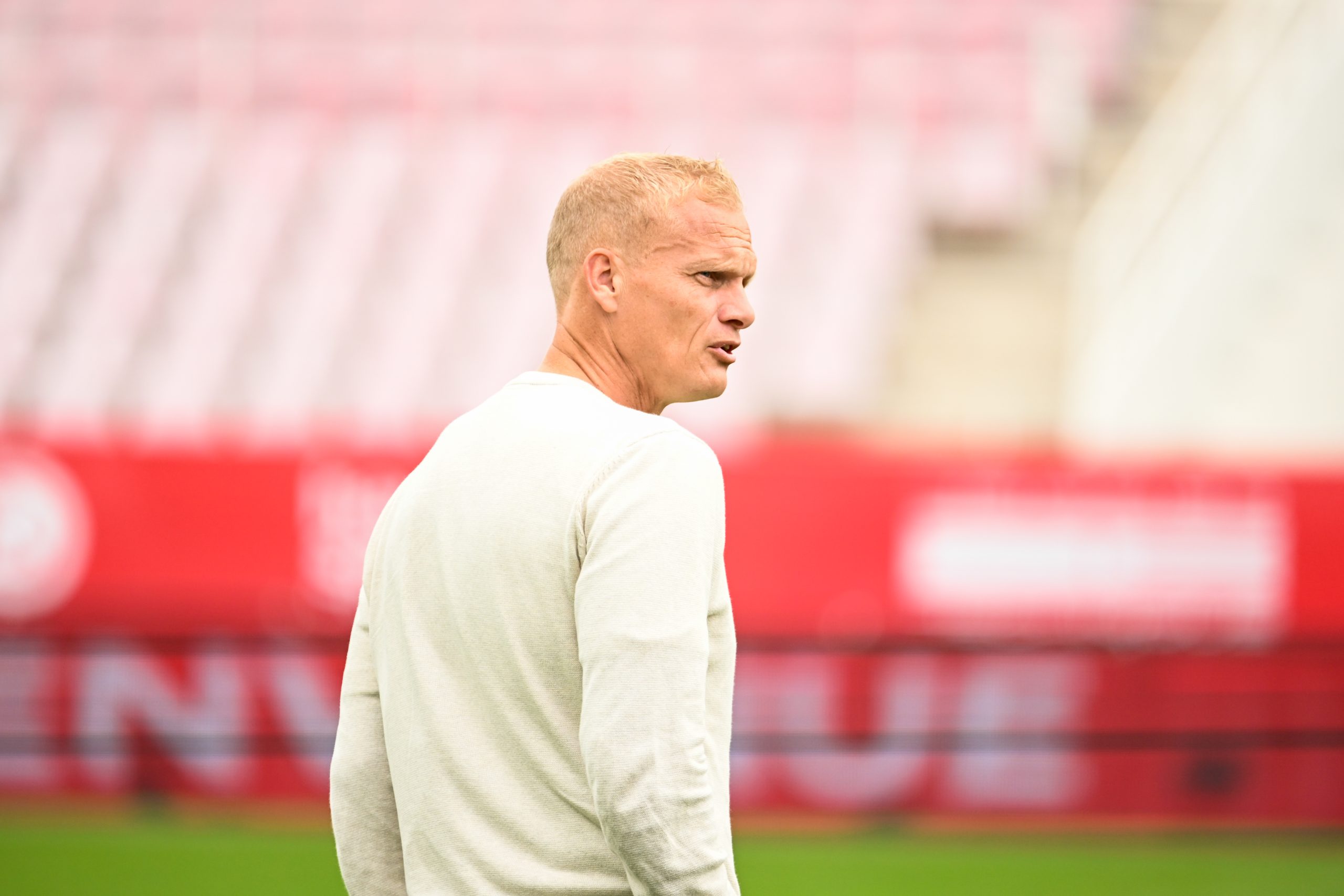 L'entraîneur du Stade de Reims, Karel Geraerts, lors du match à Annecy.