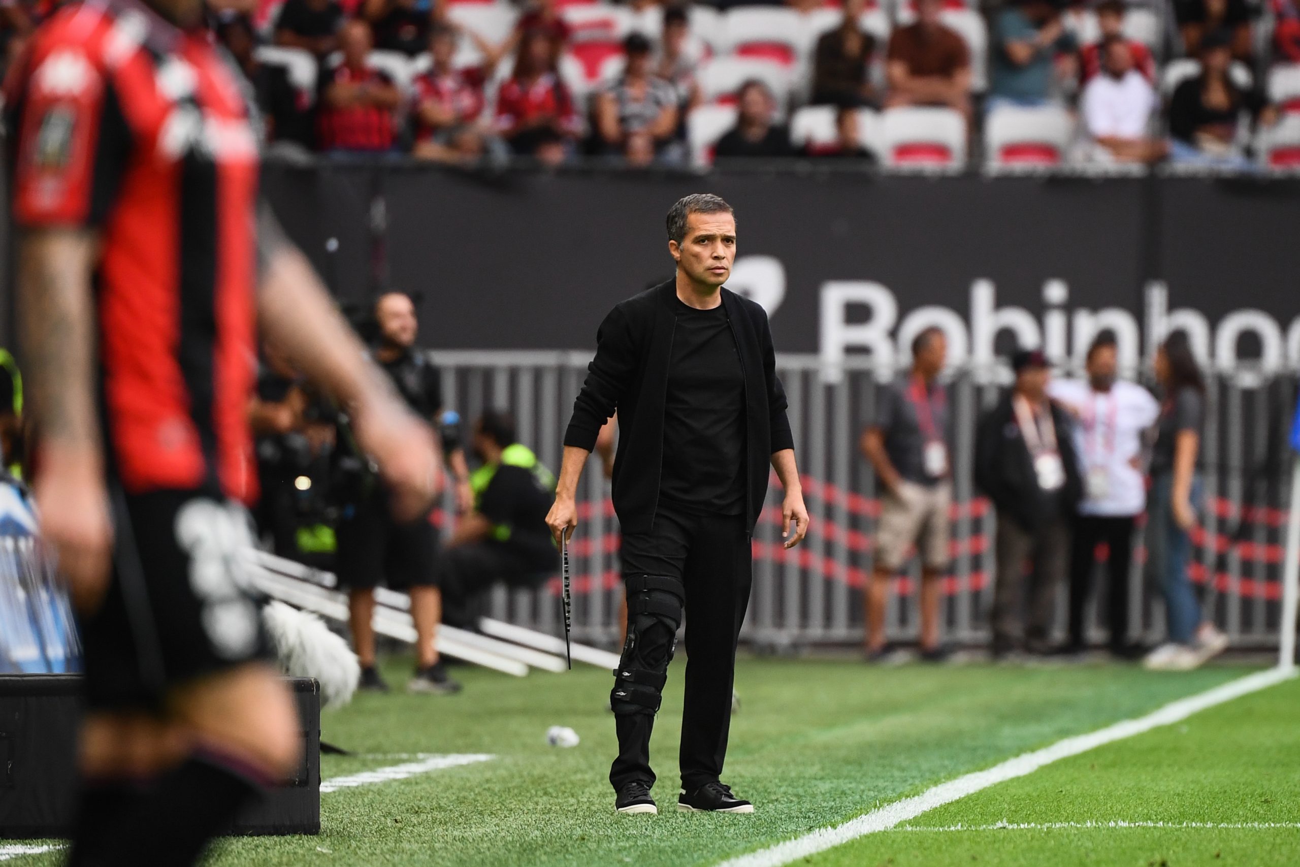 L'entraîneur du FC Nantes, Luis Castro, sur le bord de la touche à Nice.