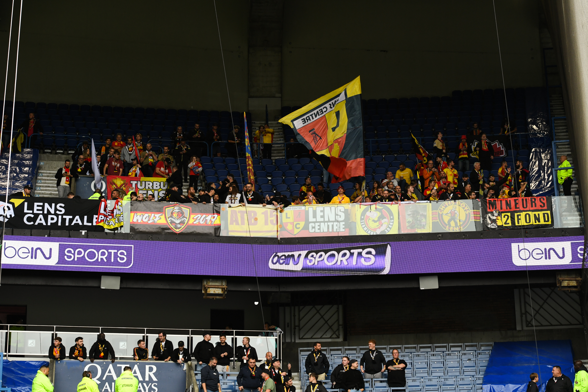 Les supporters du RC Lens lors du match au Parc des Princes.