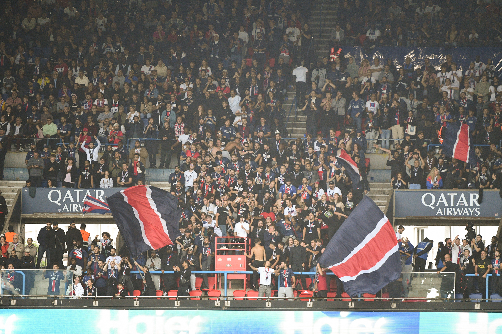 Les supporters du PSG lors du match face au RC Lens.