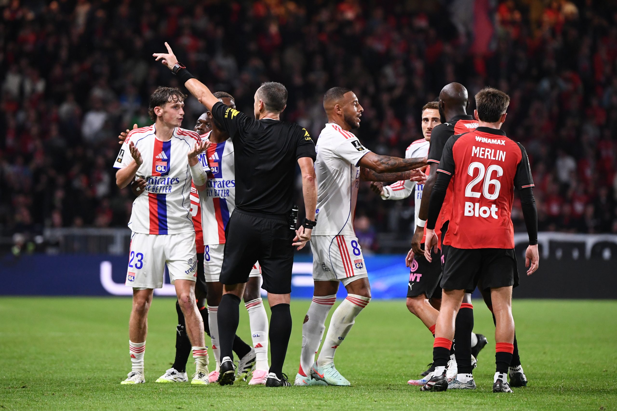 Ruddy Buquet au moment de l'expulsion de Tyler Morton lors de Rennes-OL.