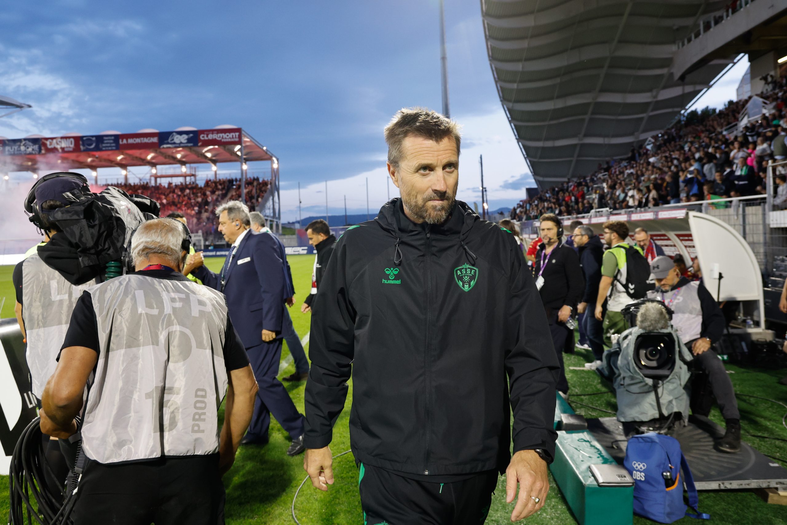 L'entraîneur de l'ASSE, Eirik Horneland, sur le bord de la pelouse à Clermont