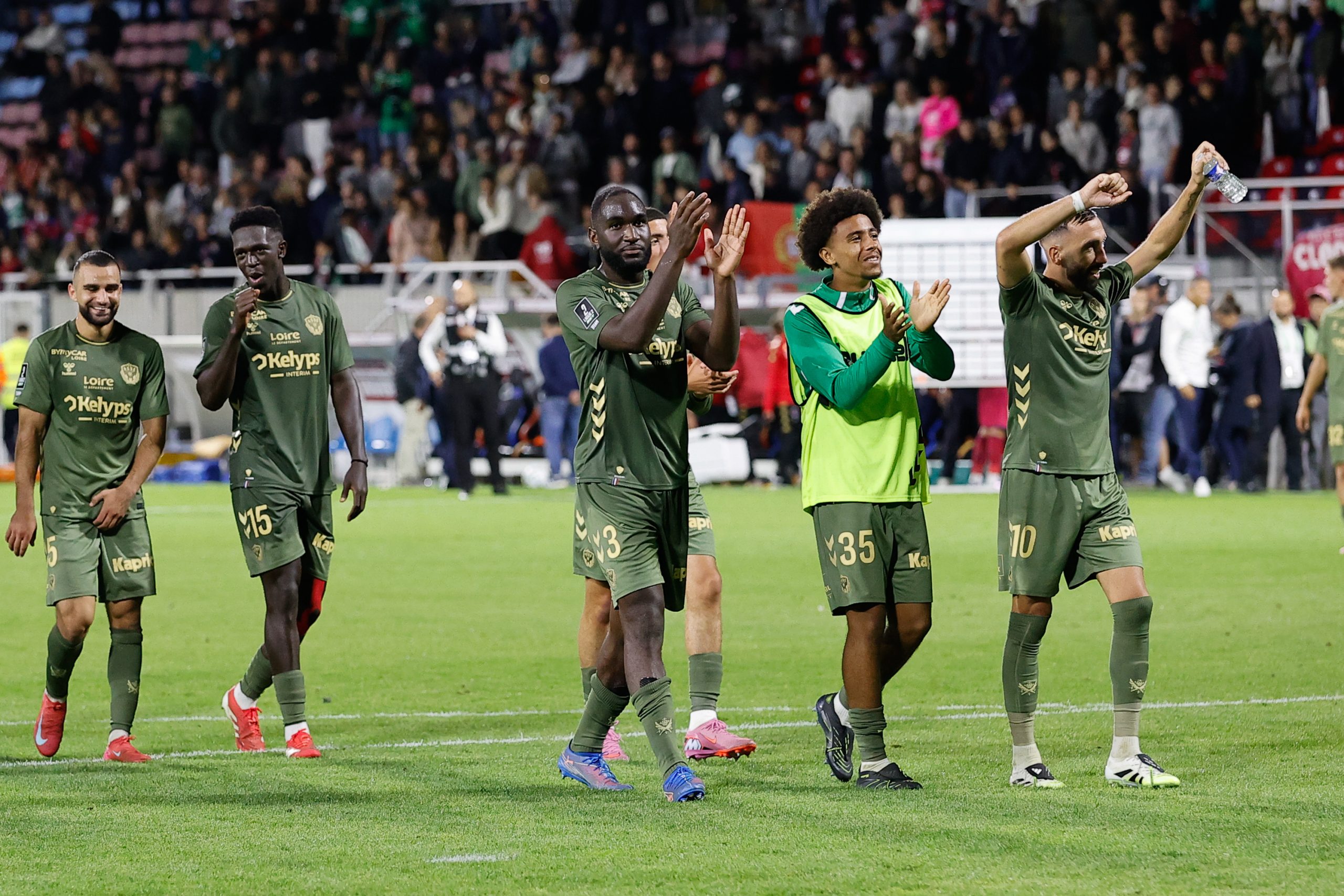 La joie des joueurs de l'ASSE après leur victoire à Clermont samedi dernier.