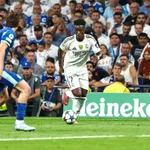 La bombe Vinicius prête à exploser au Real Madrid, un nouveau héros au FC Barcelone